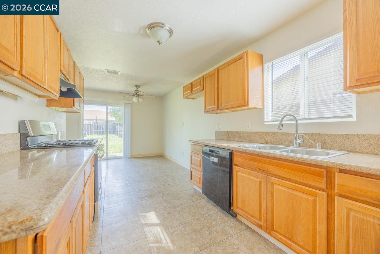 4009 Bairnsdale Way, Sacramento CA 95826 — photo 4