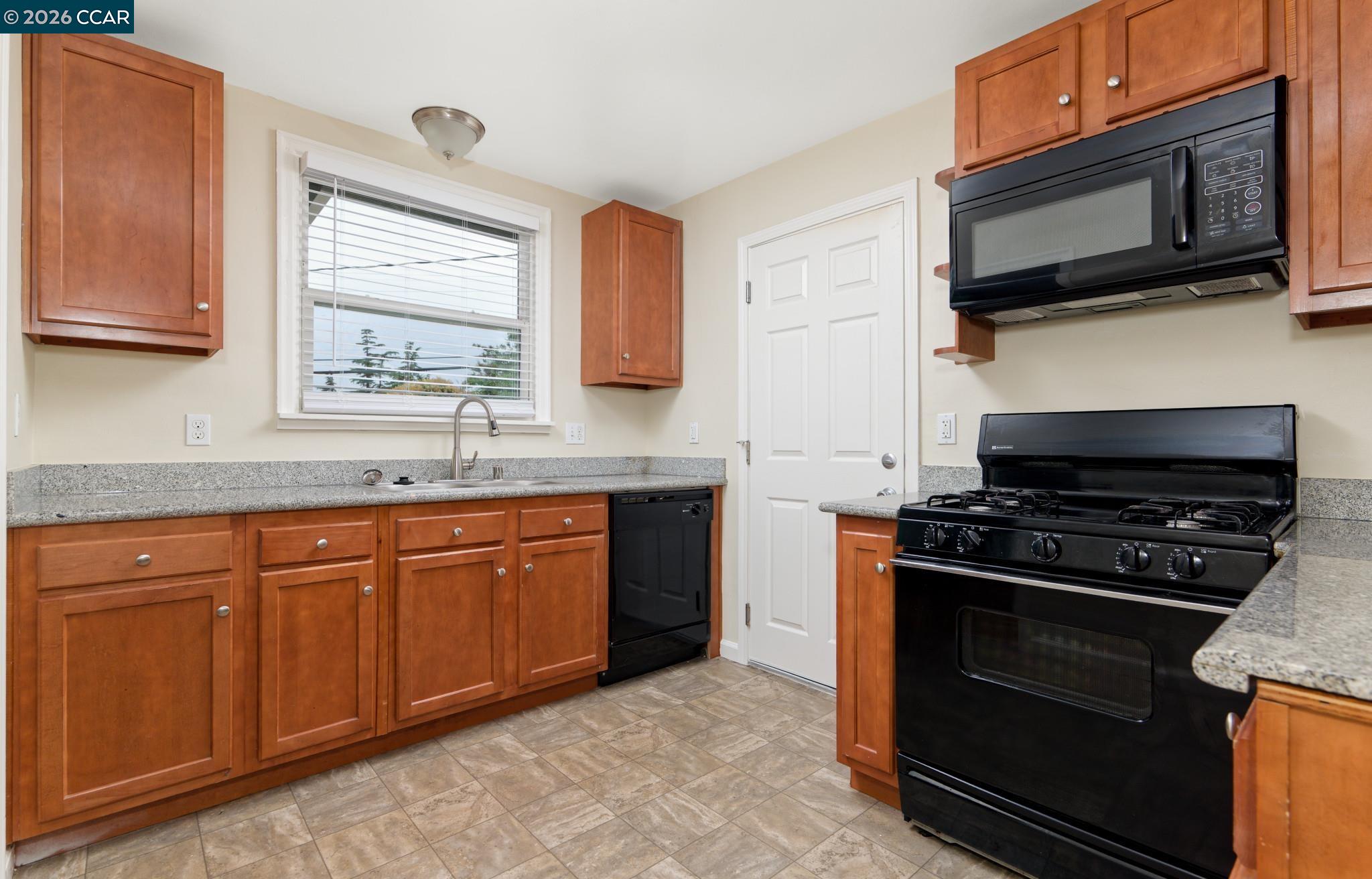 125 Hermosa Ave, Vallejo CA 94589 — photo 2