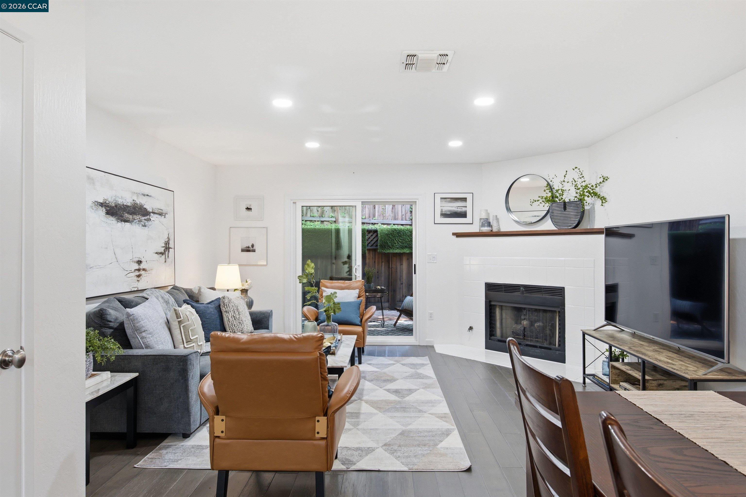 Photo #2: 41139812 Listing: Photo #2