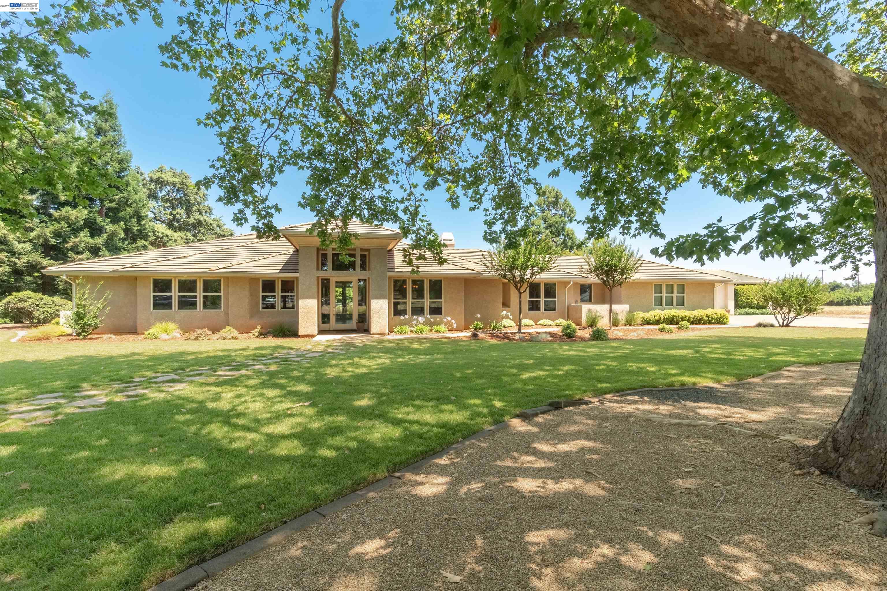 10055 Justamere Ln, Elk Grove CA 95624