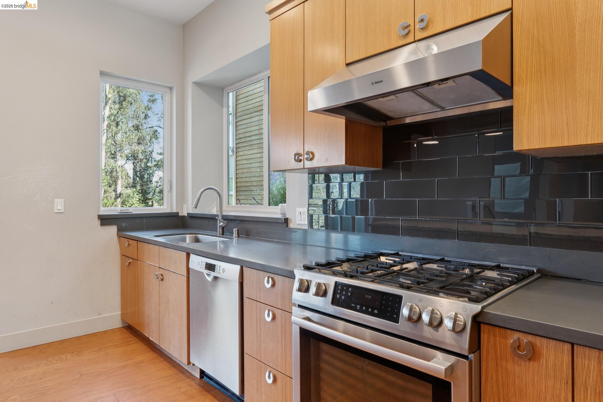 5917 Balboa, Oakland CA 94611 — photo 14