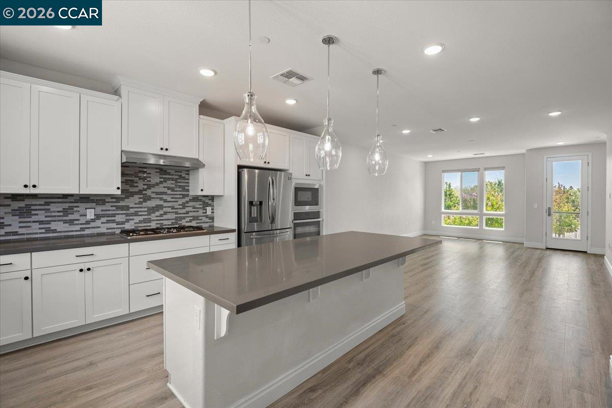 Photo #4: 41139889 Listing: Photo #4
