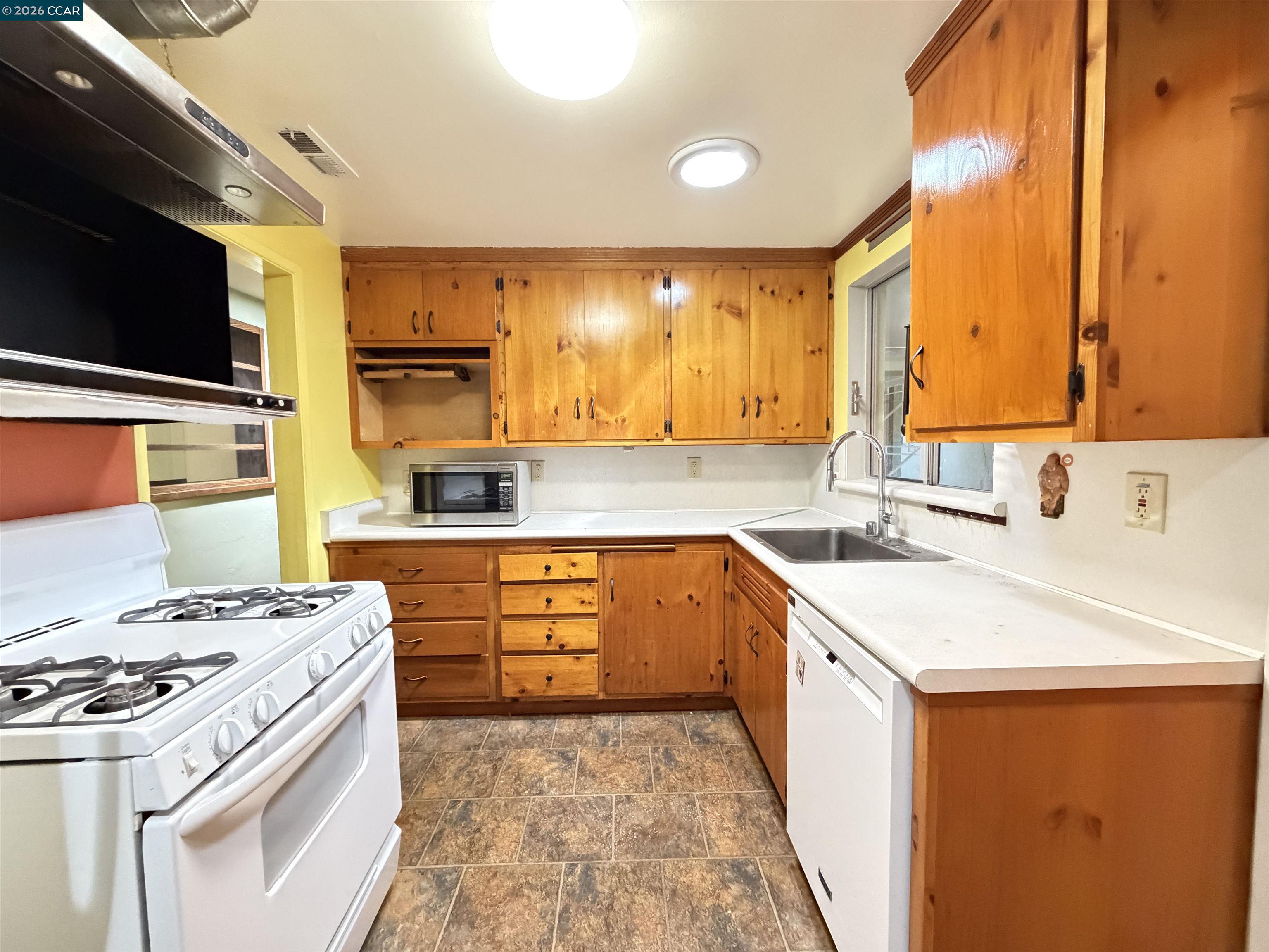 4072 Saint James Dr, El Sobrante CA 94803 — photo 8