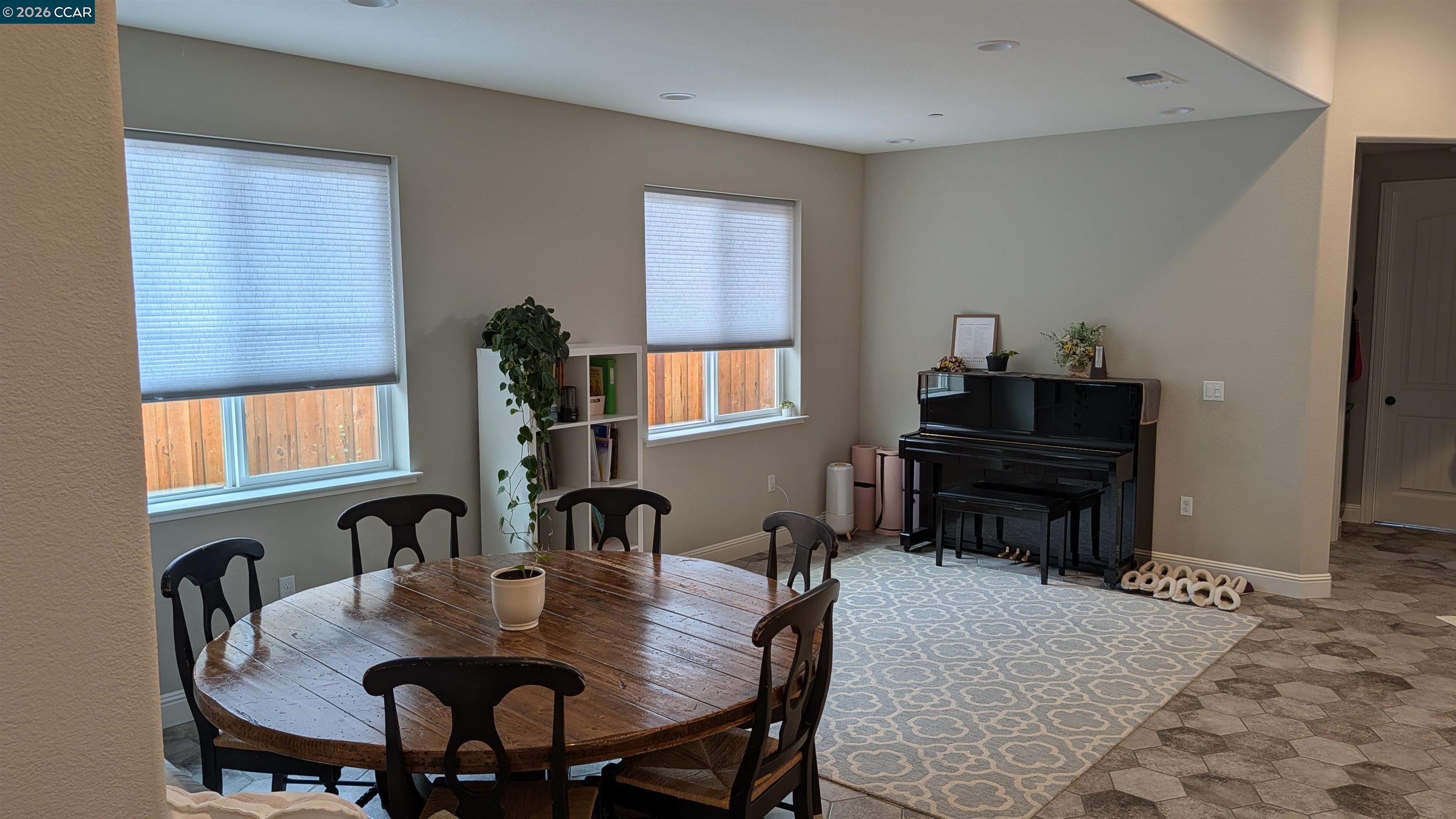 1813 Holsteiner Dr, Fairfield CA 94534 — photo 5