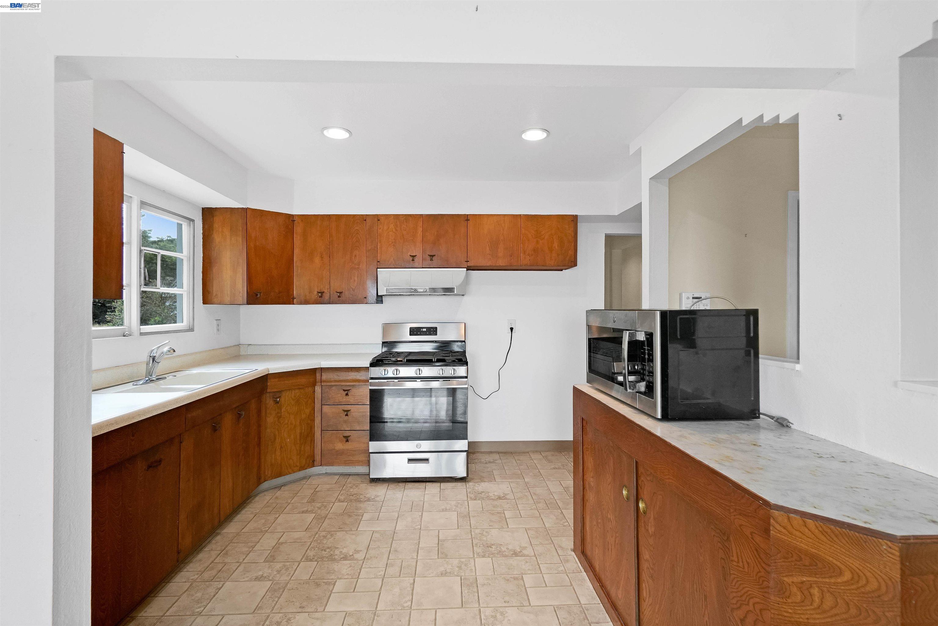 26027 Clover Rd, Fairview CA 94542 — photo 17