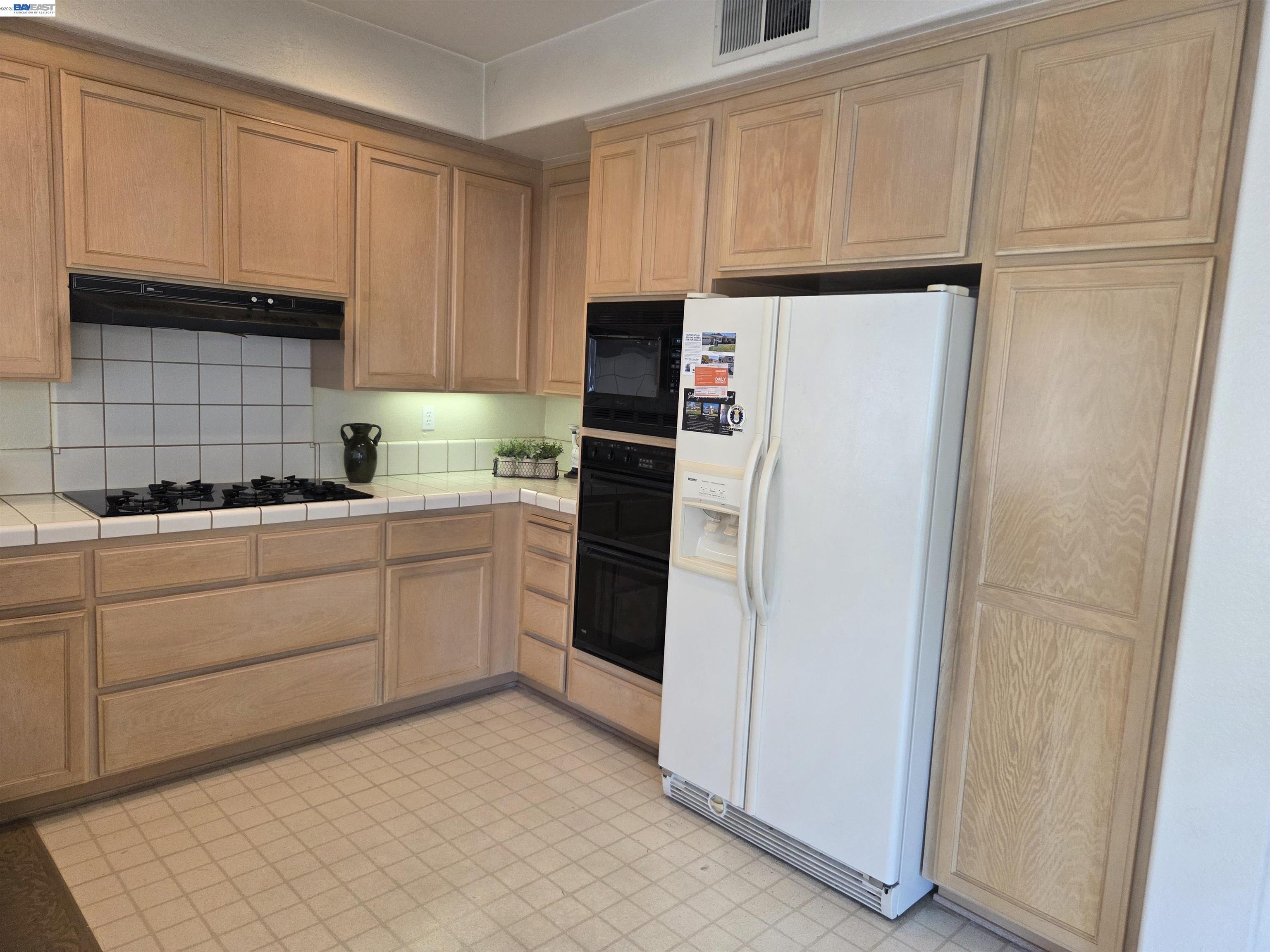 30330 Meridien Cir, Union City CA 94587 — photo 10