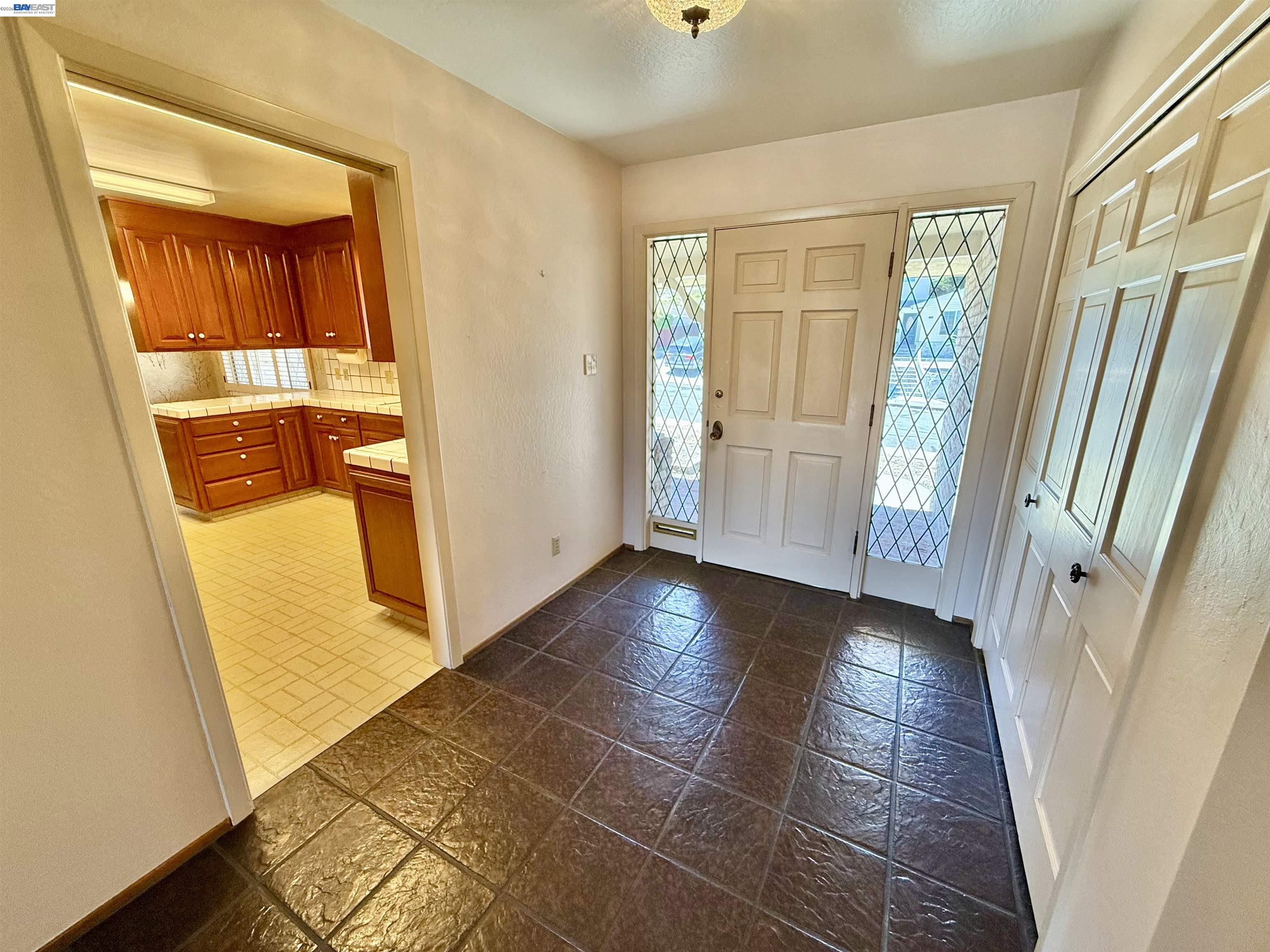 2164 Lakeview Dr, San Leandro CA 94577 — photo 6