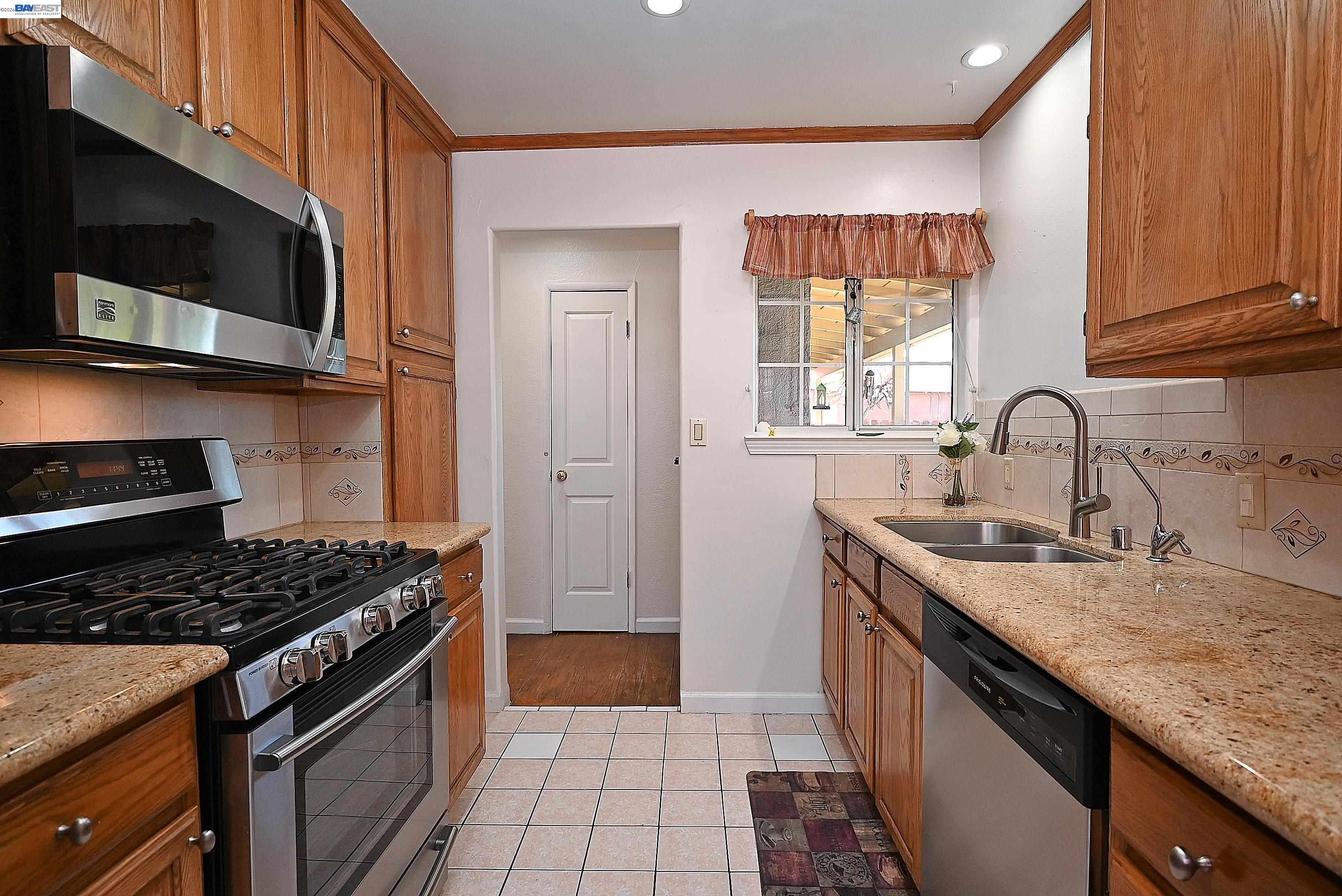 26454 Taft St, Hayward CA 94544 — photo 6