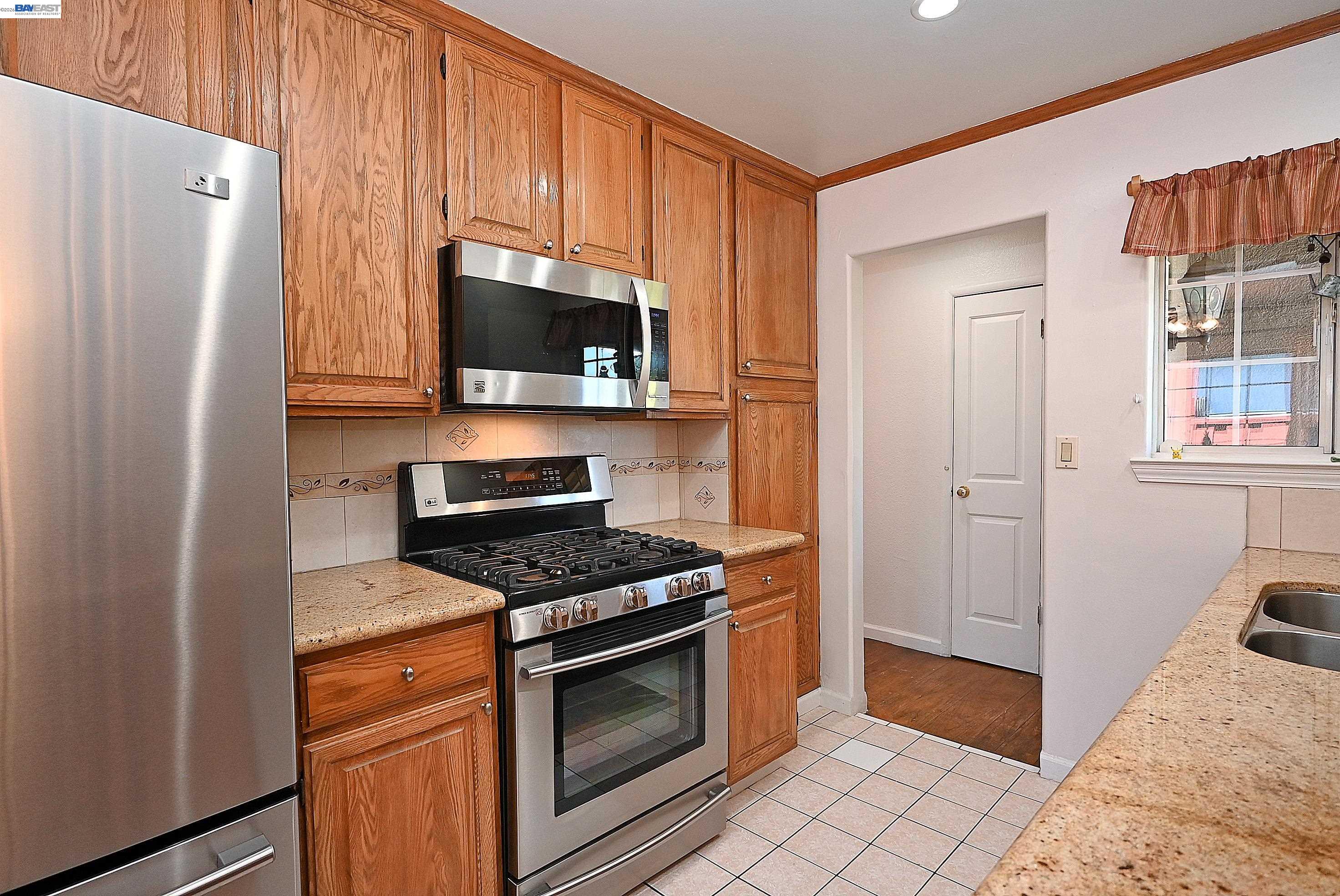 26454 Taft St, Hayward CA 94544 — photo 8