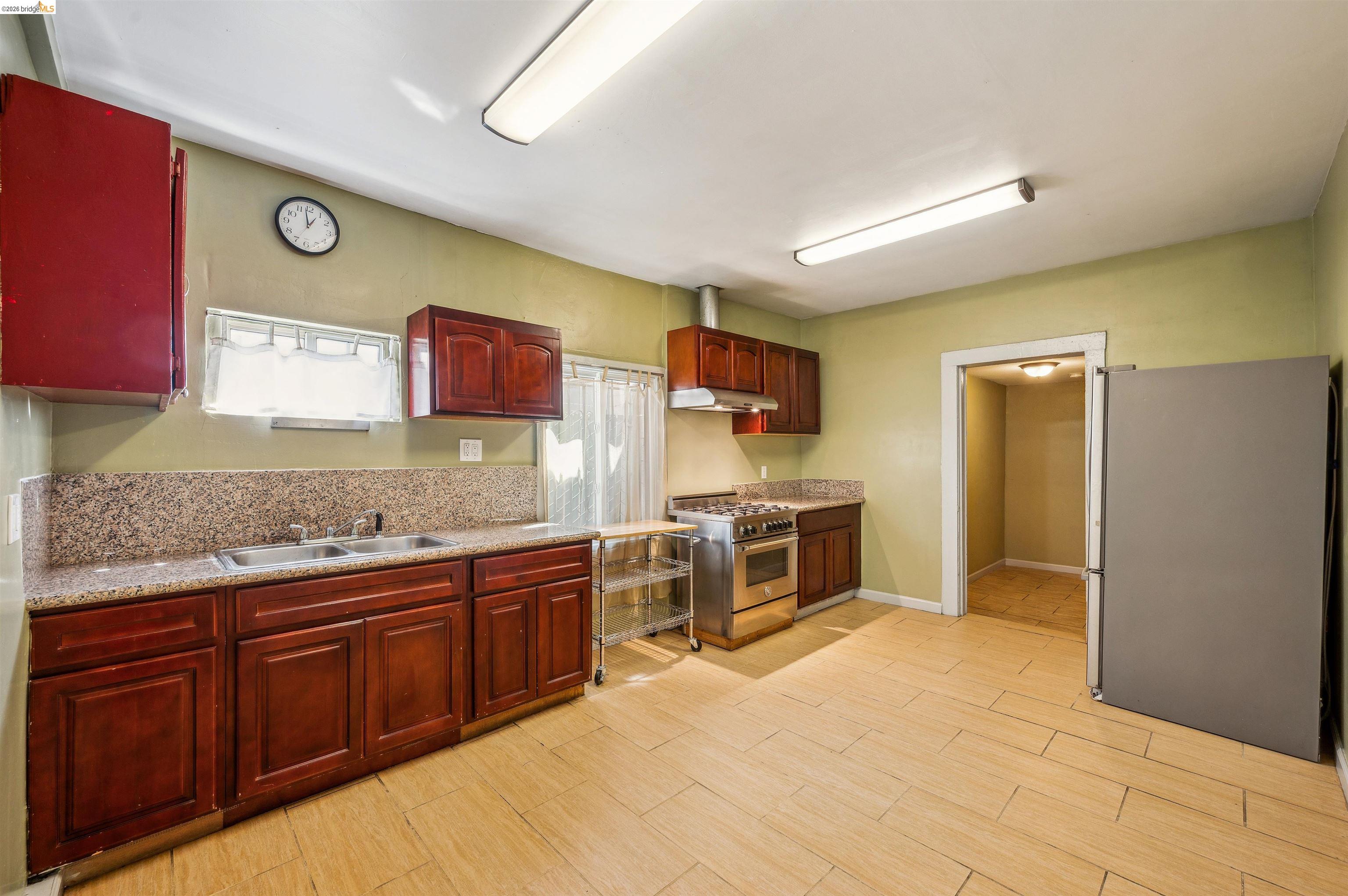 1820 International Blvd, Oakland CA 94606 — photo 9