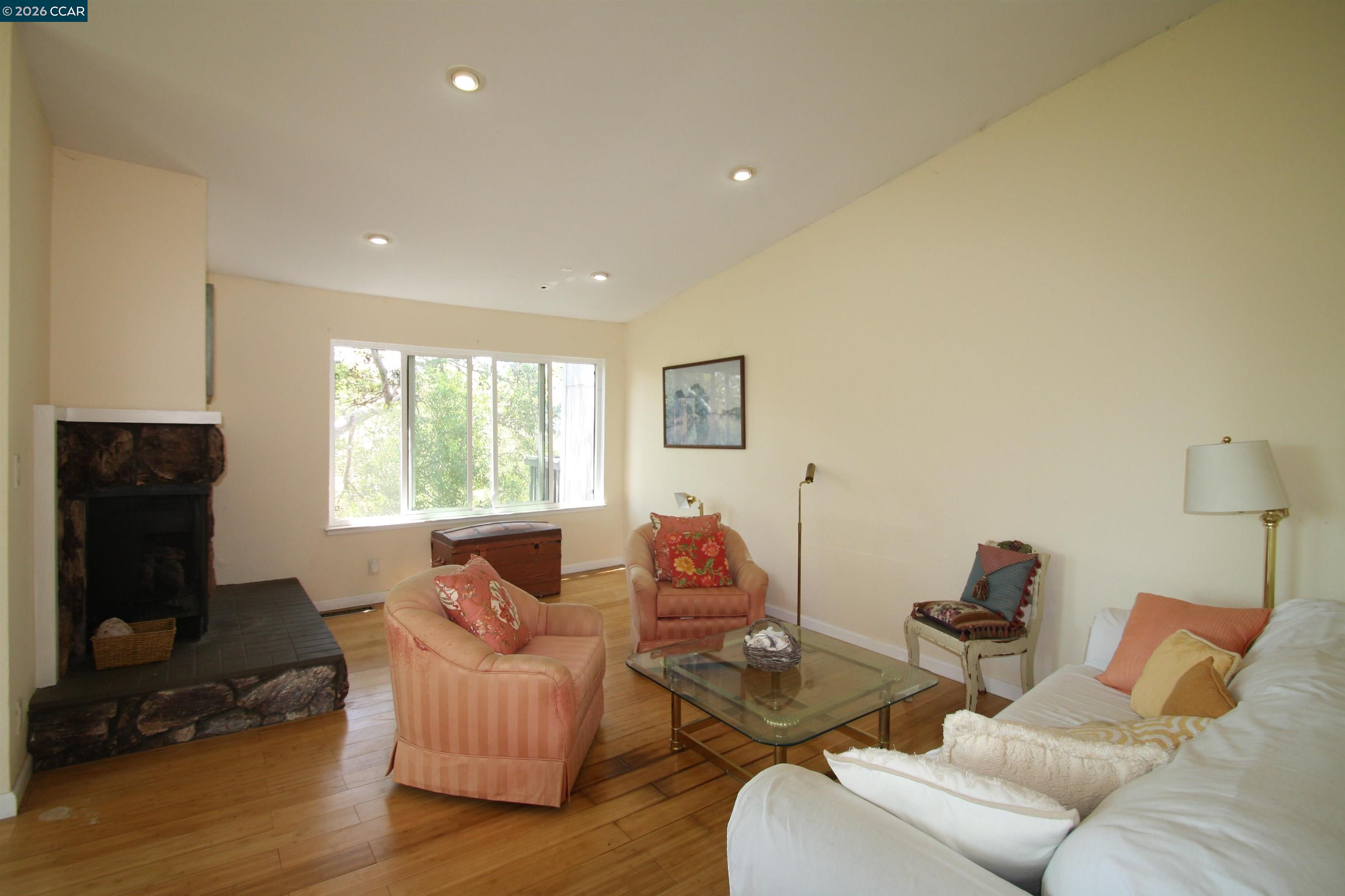 Photo #8: 41140225 Listing: Photo #8