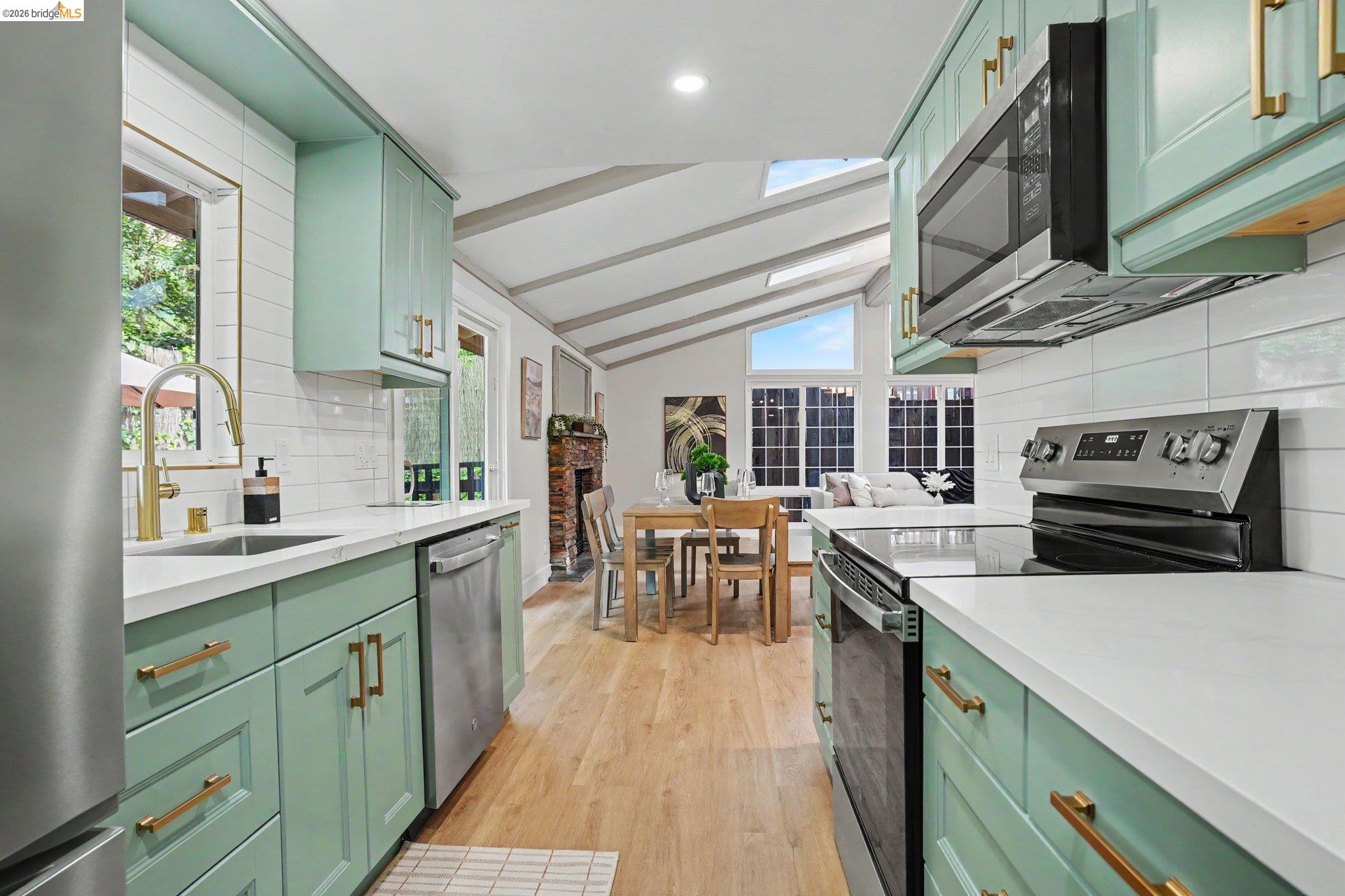 2185 Trafalgar Pl, Oakland CA 94611 — photo 13