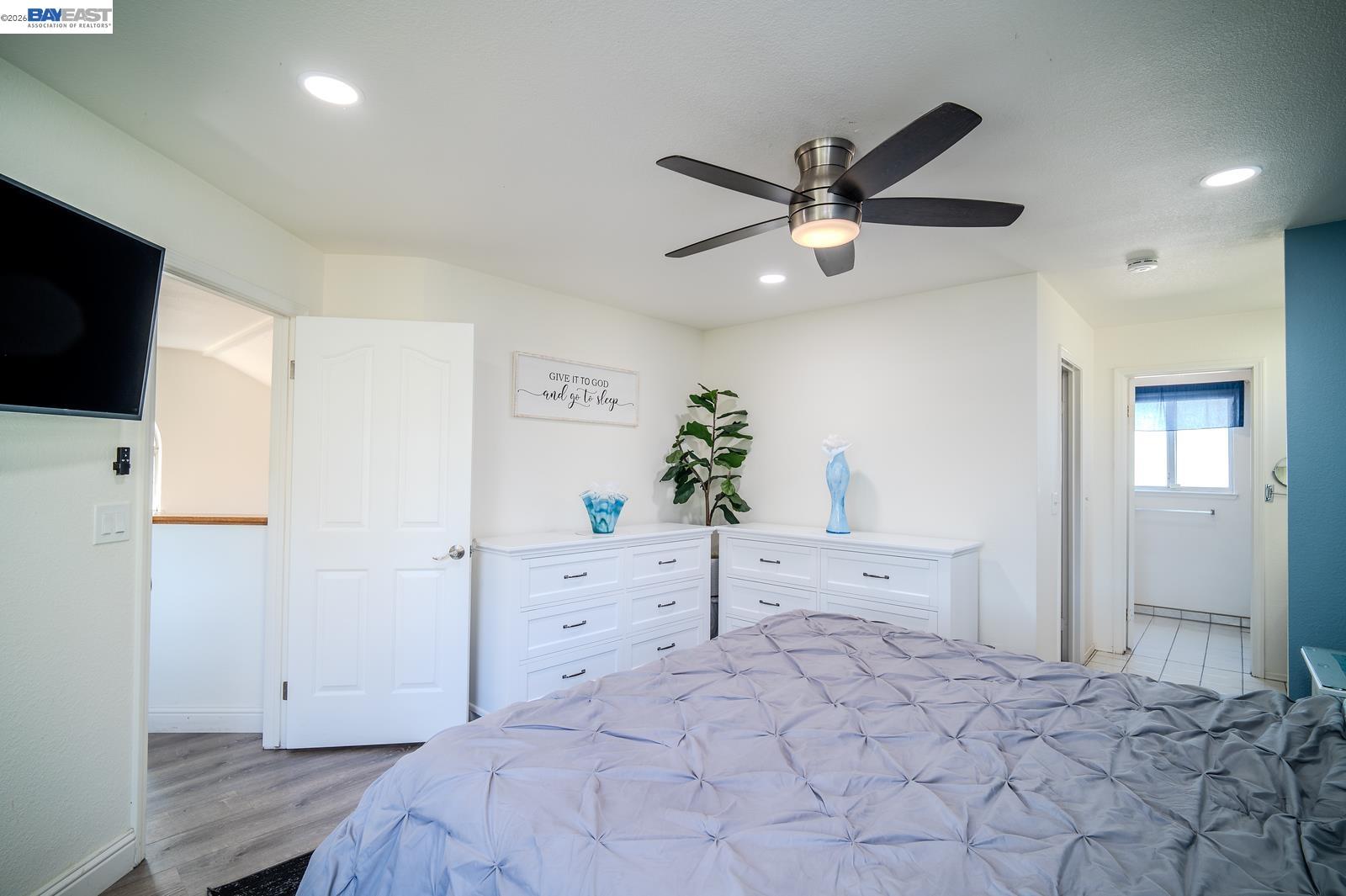 230 Laurelwood Cir, Manteca CA 95336 — photo 9