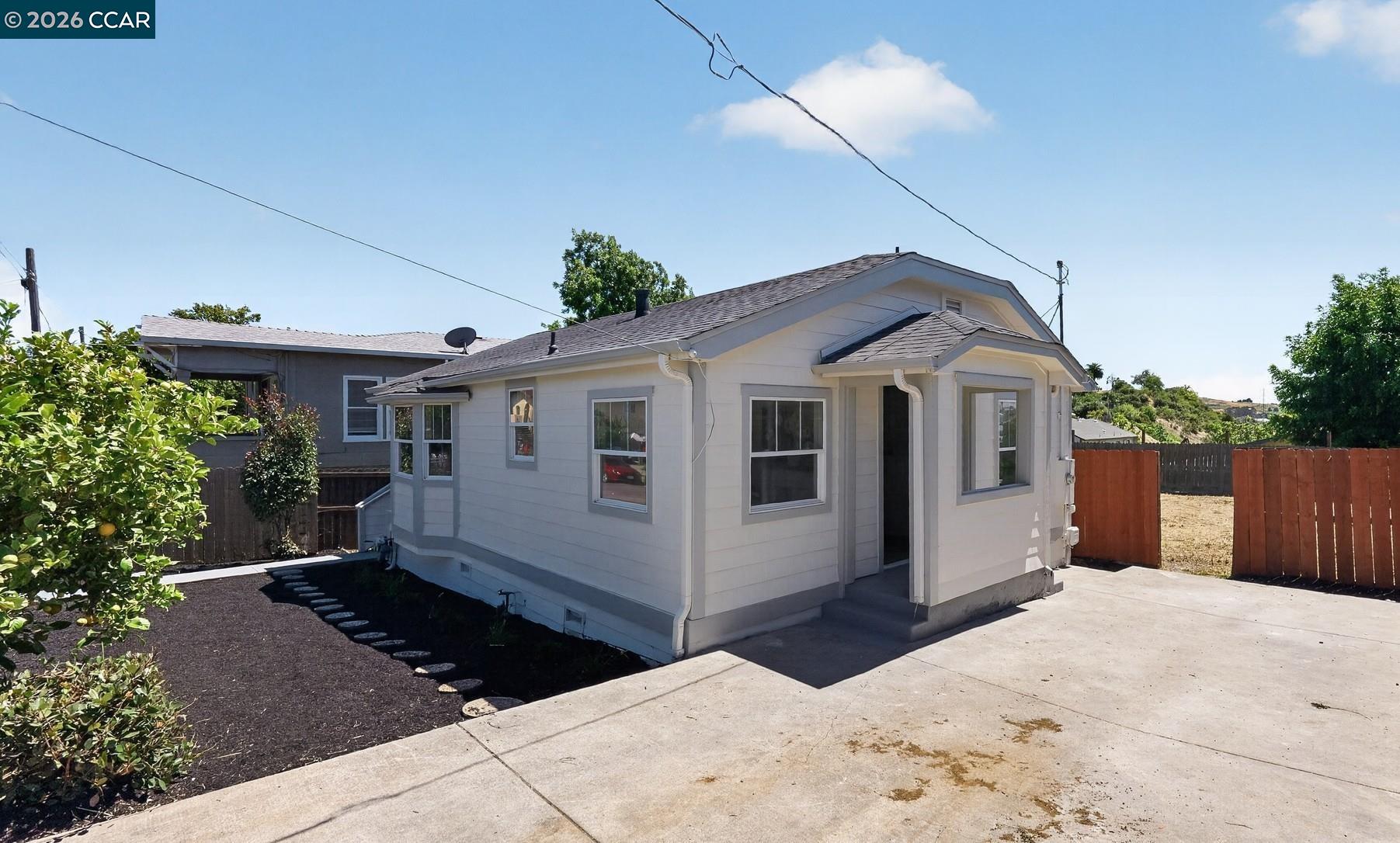 427 Grant Street, Vallejo CA 94590 — photo 2