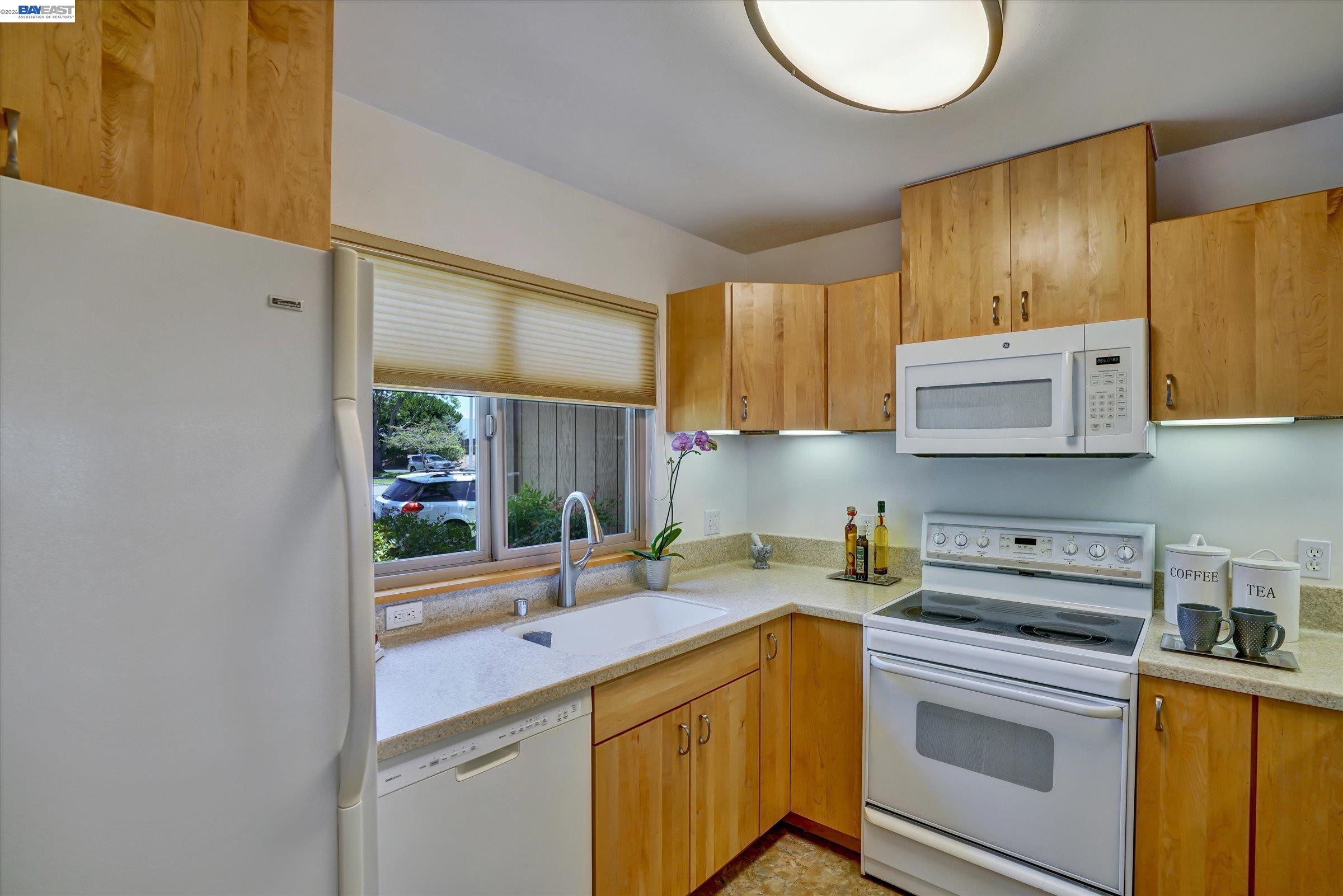 Photo #4: 41140419 Listing: Photo #4