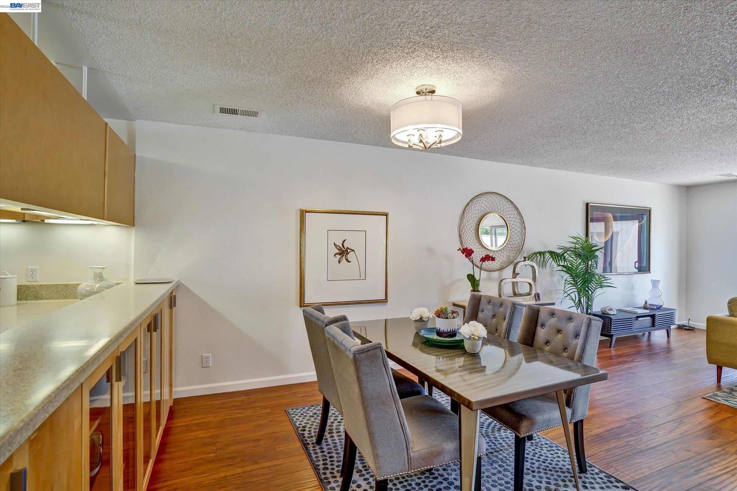 Photo #8: 41140419 Listing: Photo #8
