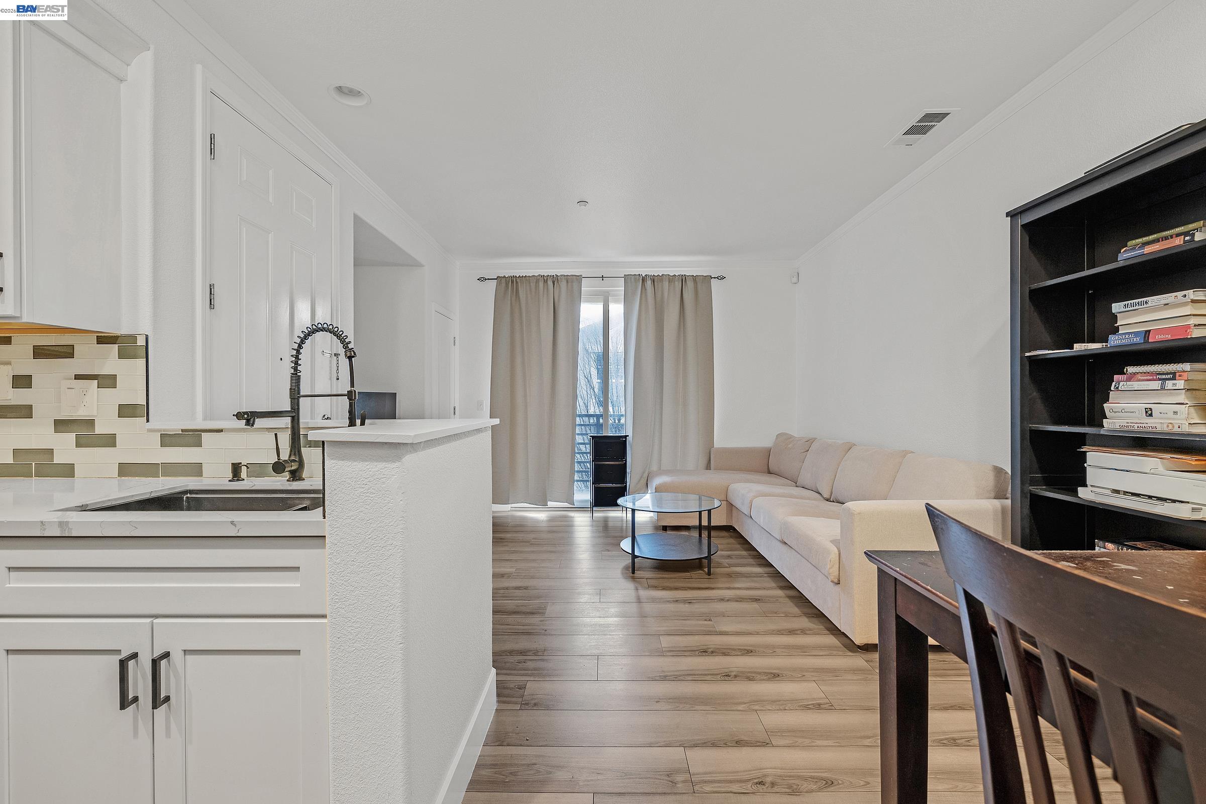 Photo #2: 41140422 Listing: Photo #2