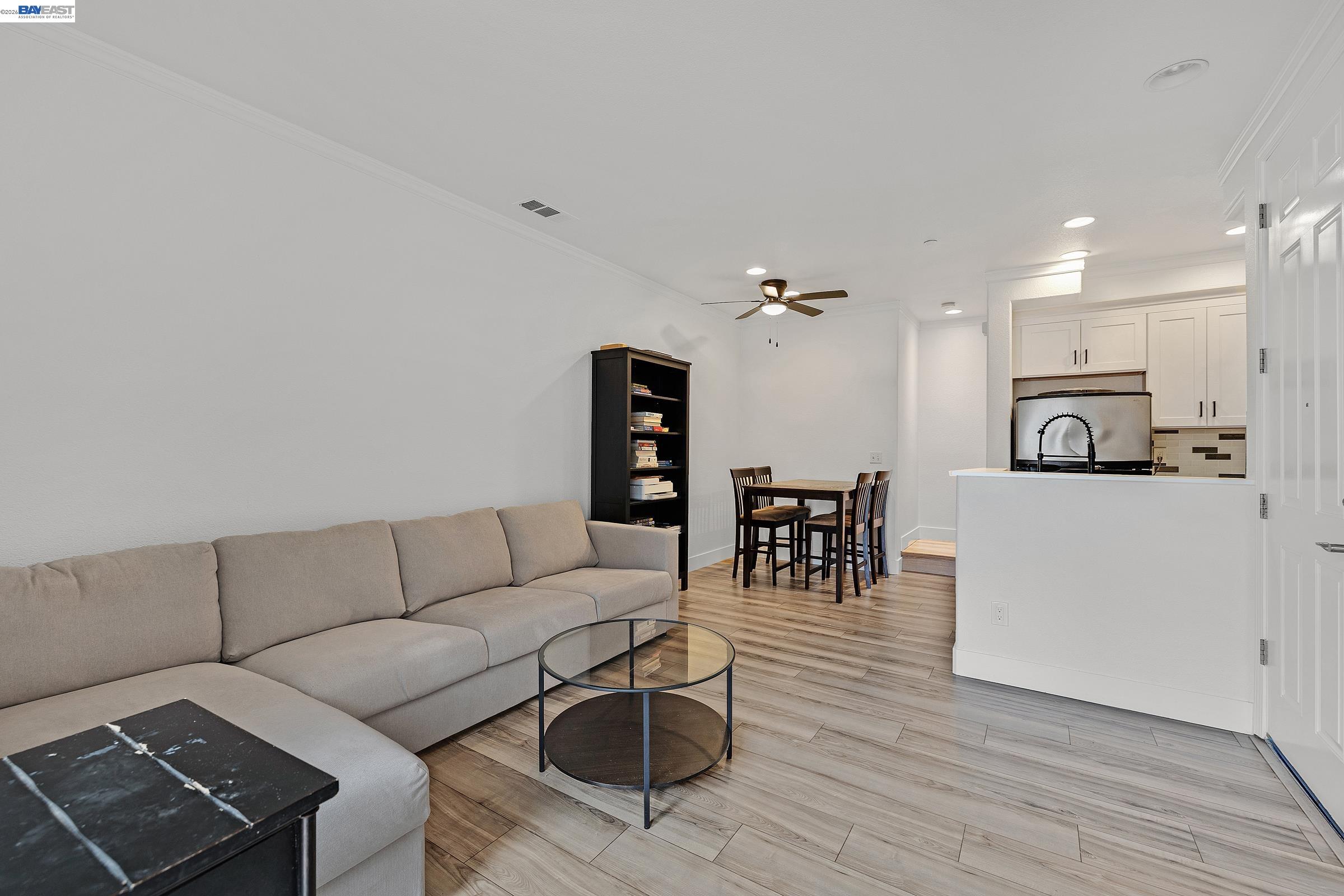 Photo #4: 41140422 Listing: Photo #4