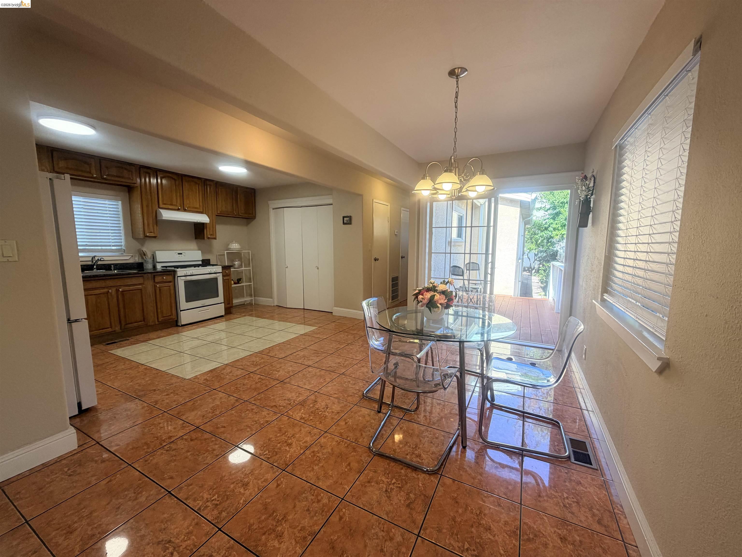 534 22Nd St, Richmond CA 94801 — photo 2