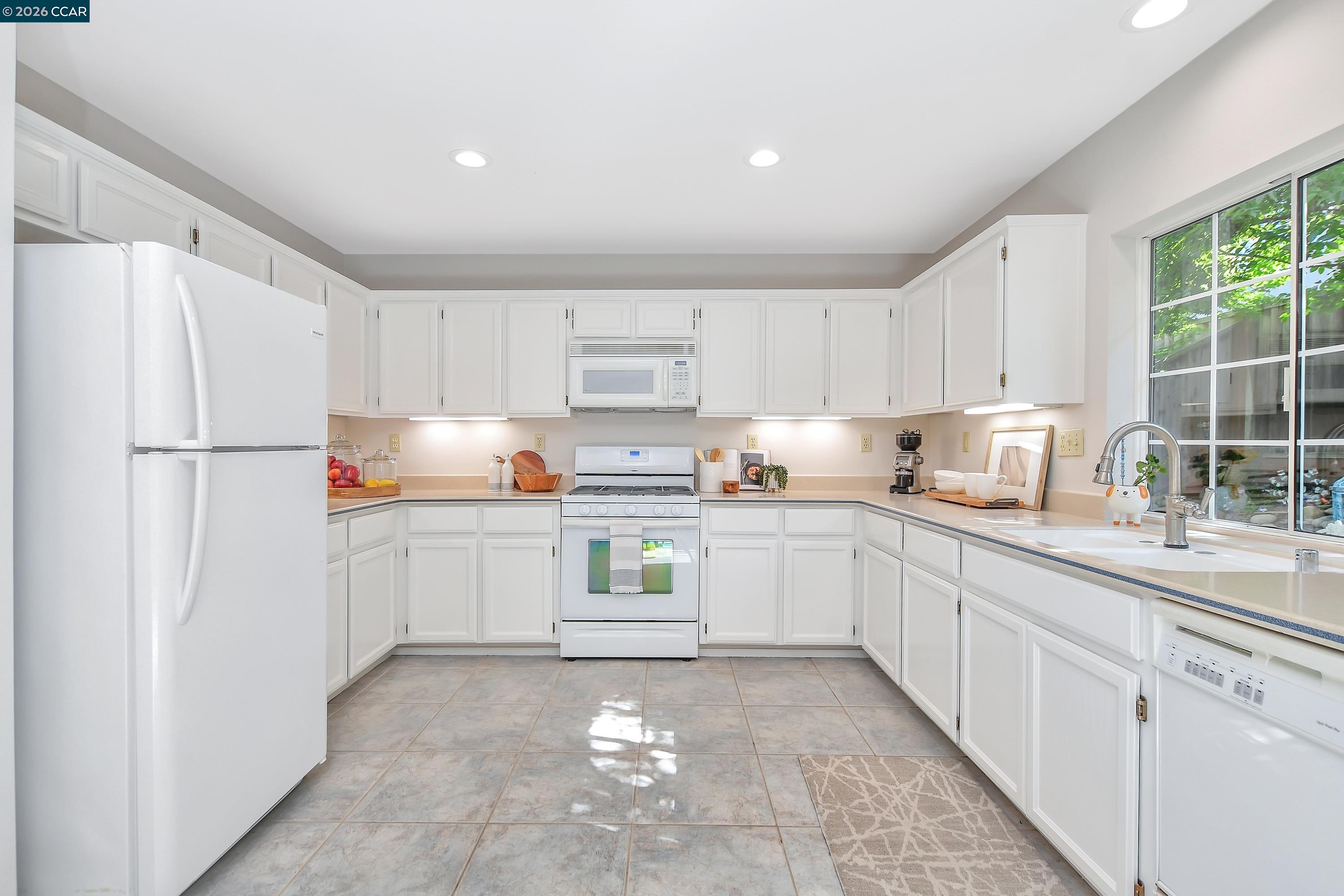 280 Brady Street, Martinez CA 94553 — photo 12