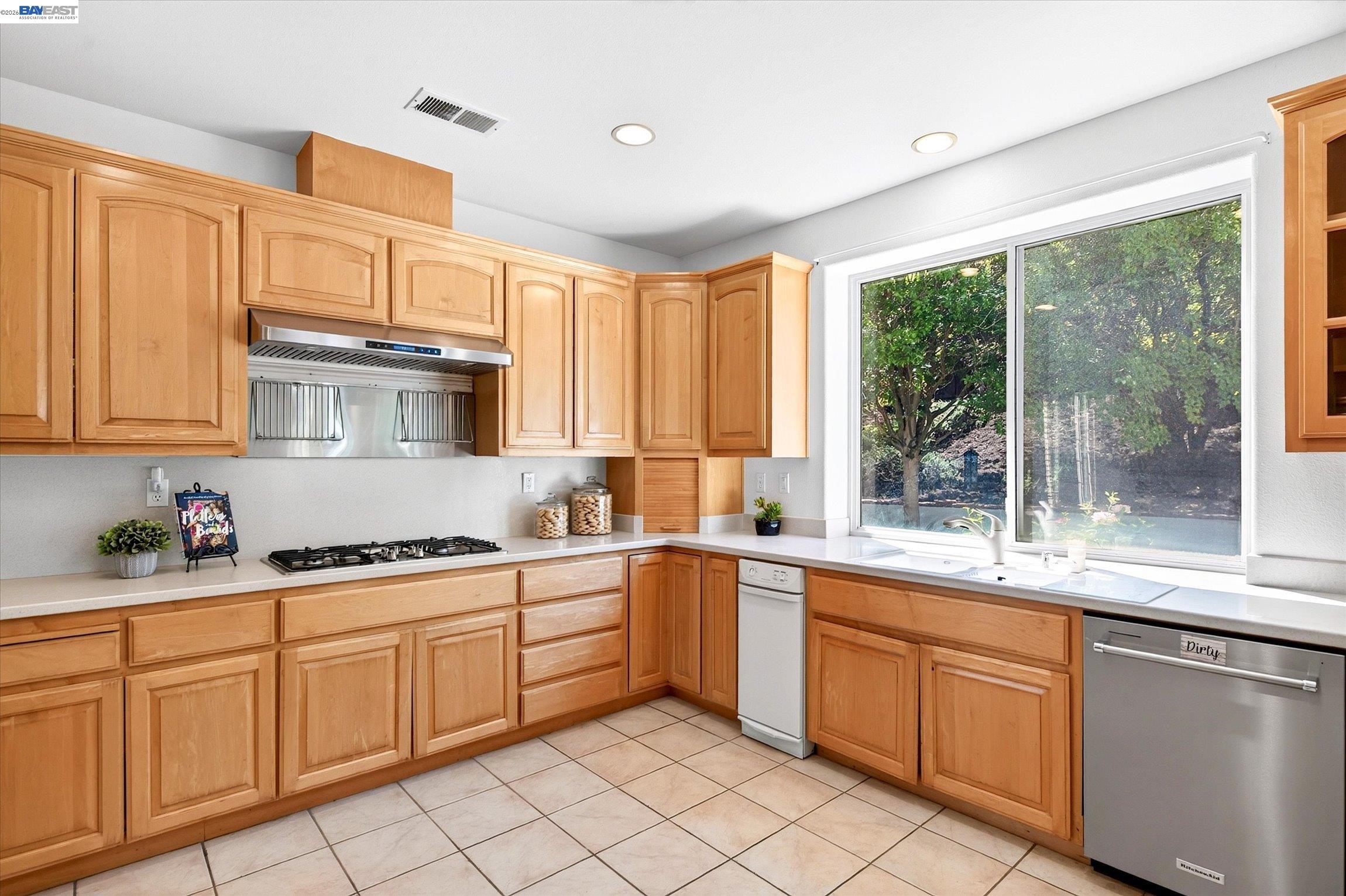 3325 Medallion Ct, Pleasanton CA 94588 — photo 12