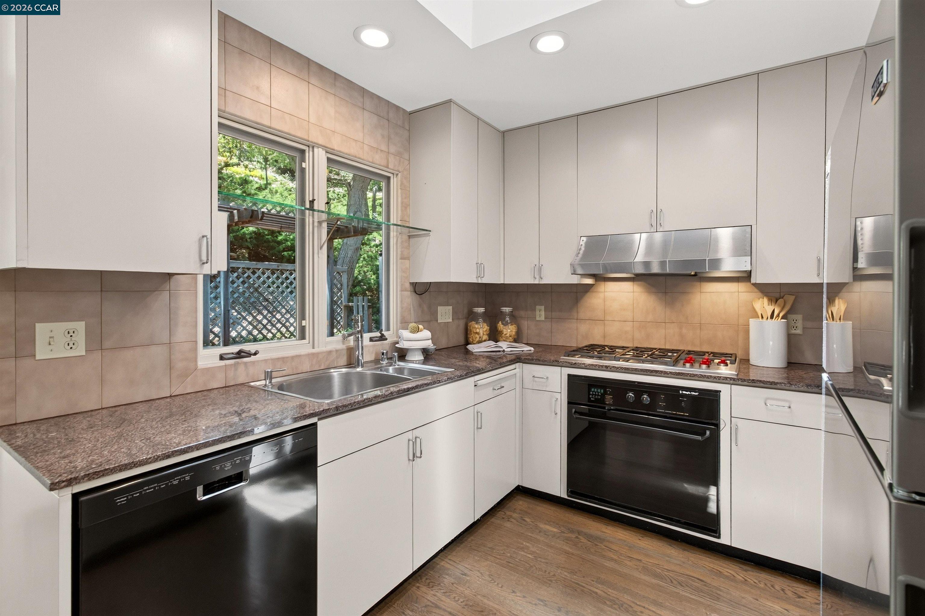 1 Greenwood Ct, Orinda CA 94563 — photo 13