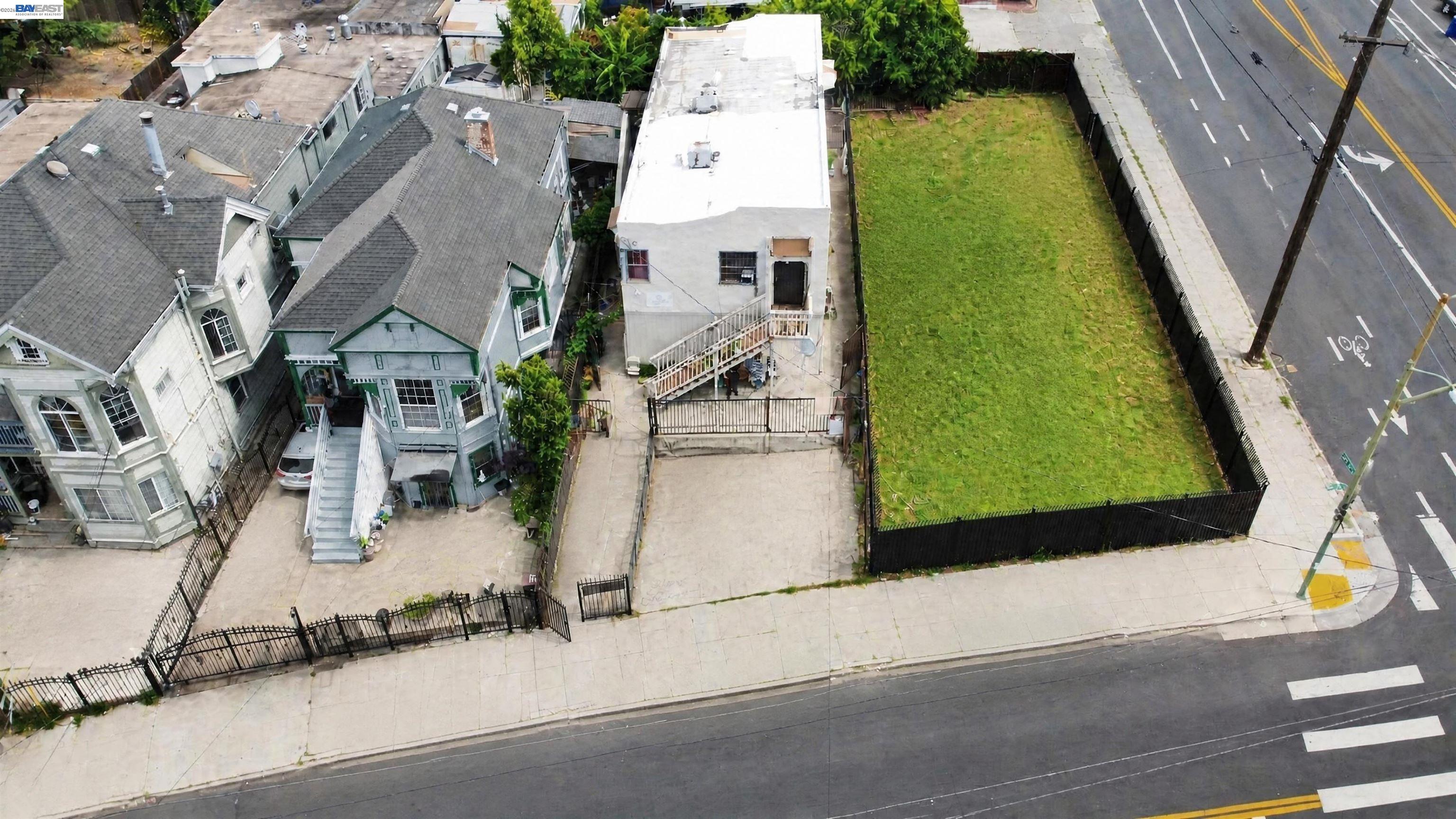 2051 23rd Ave, Oakland CA 94606 — photo 2