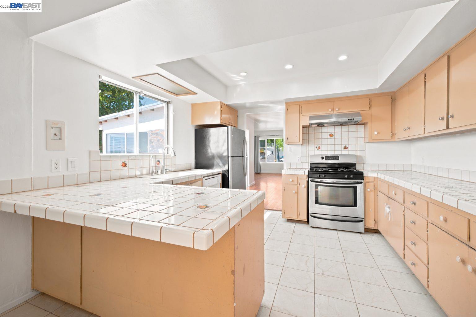 17005 Santa Fe St, Ashland CA 94541 — photo 12