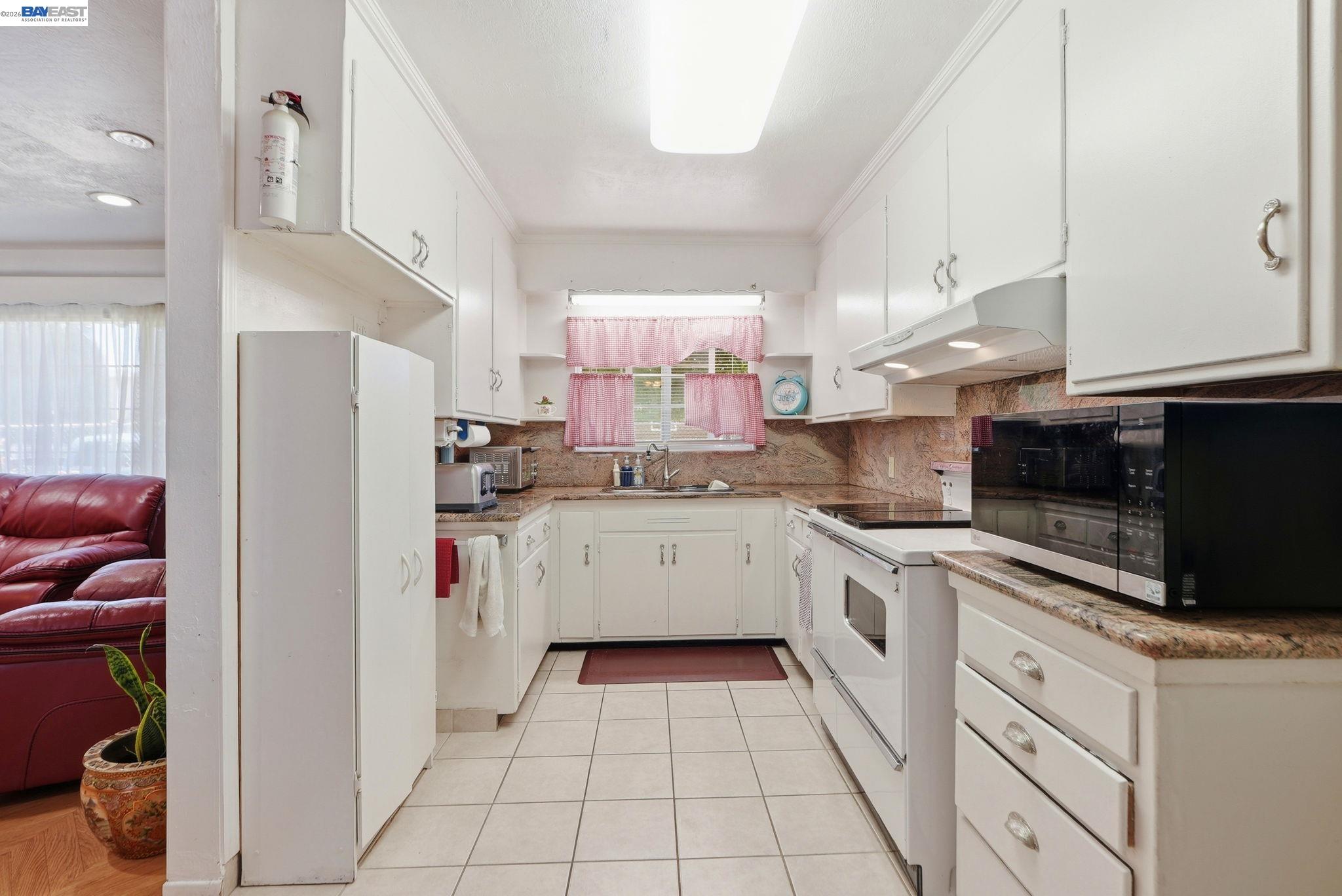 9034 Birch St, Oakland CA 94603 — photo 14