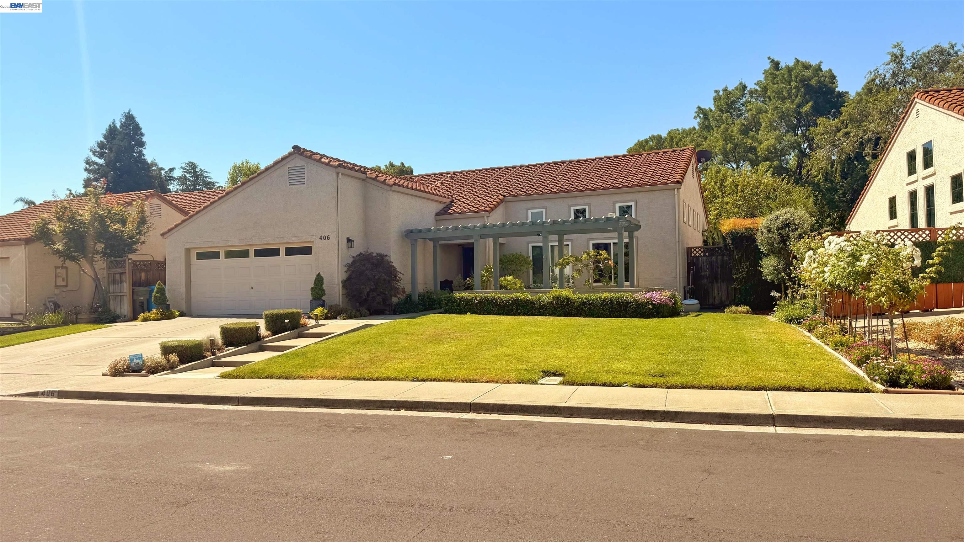 406 Stanford St, Vacaville CA 95687 — photo 2