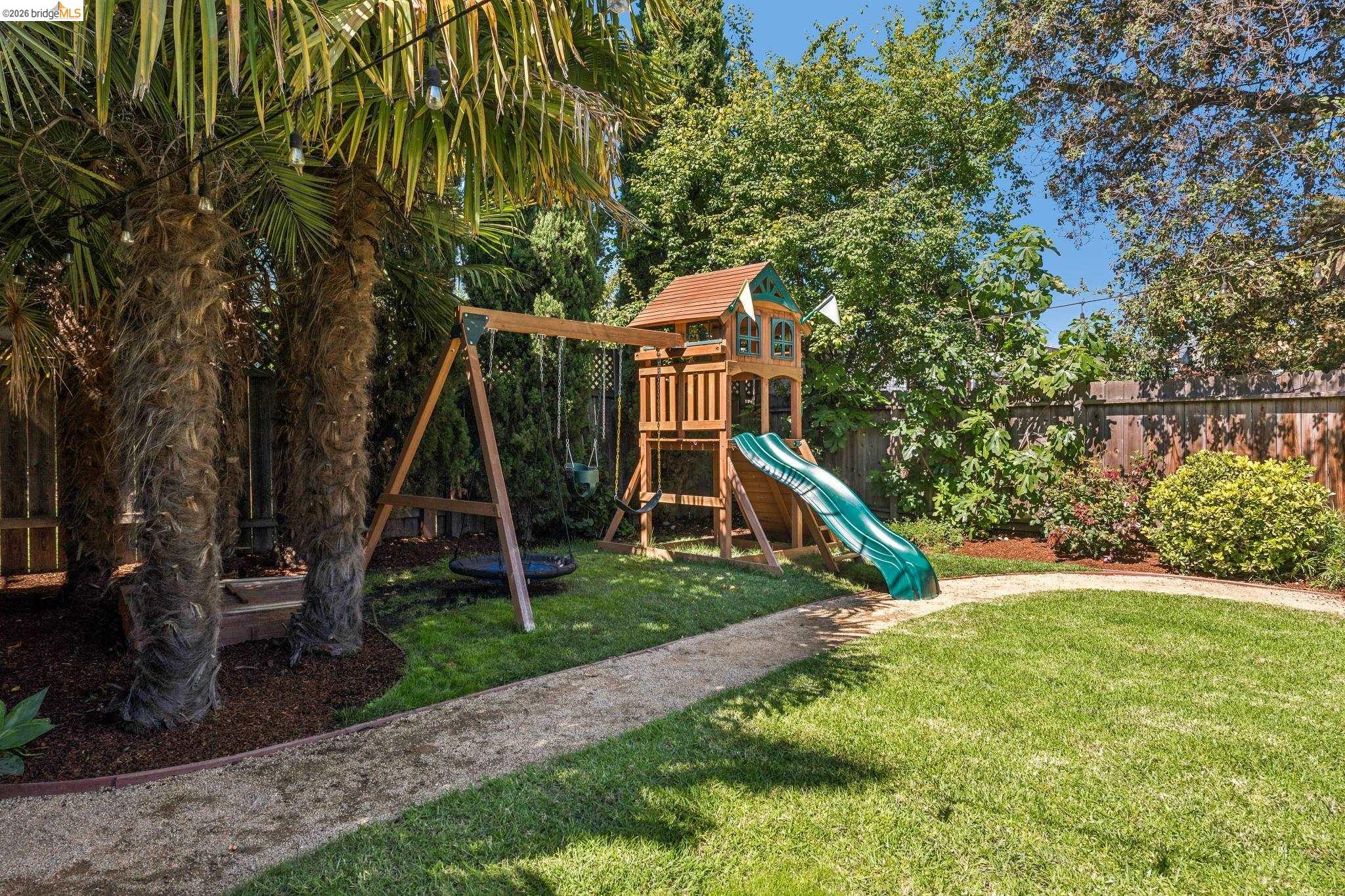 758 61St St, Oakland CA 94609 — photo 69
