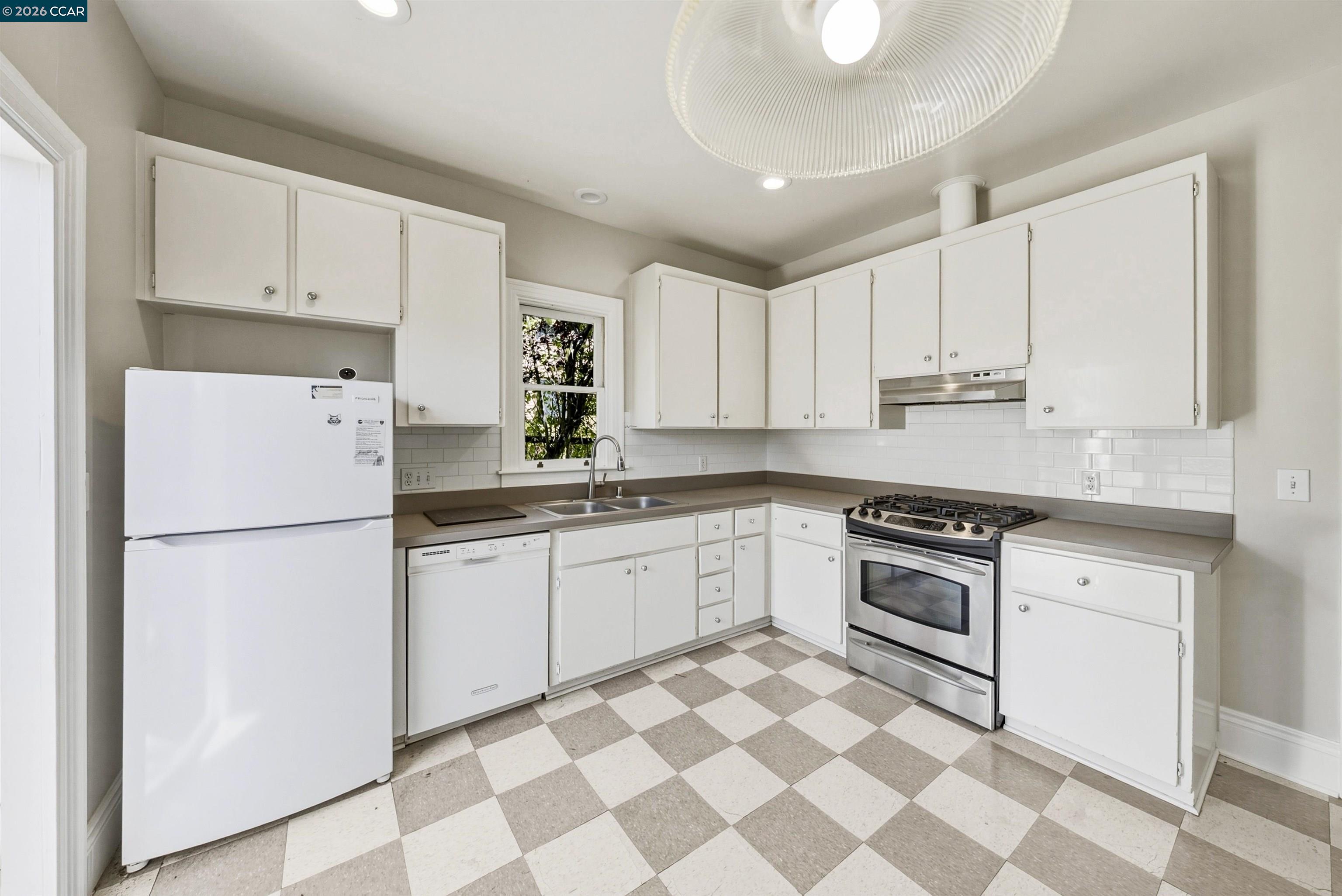 133 Pinole St, Hercules CA 94547 — photo 12