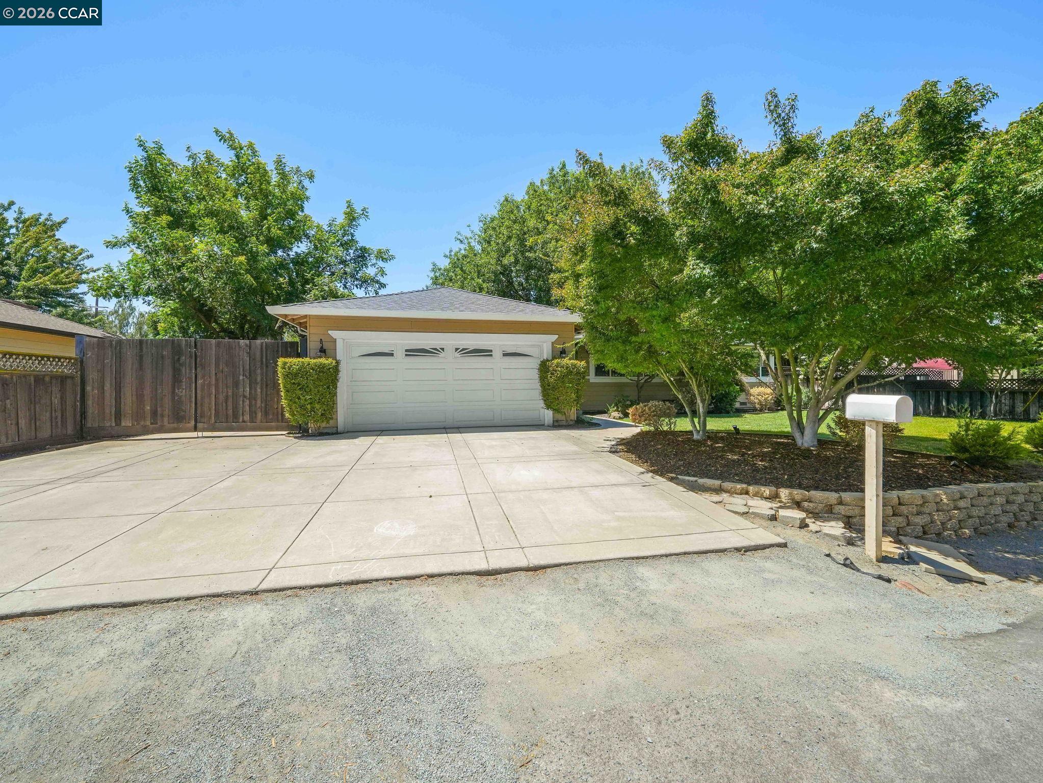 4718 Laura Dr, Concord CA 94521 — photo 2