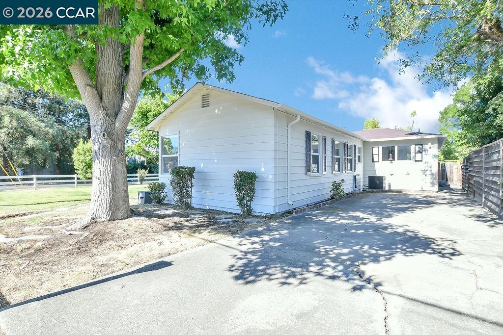 1627 Humphrey Dr, Concord CA 94519 — photo 3