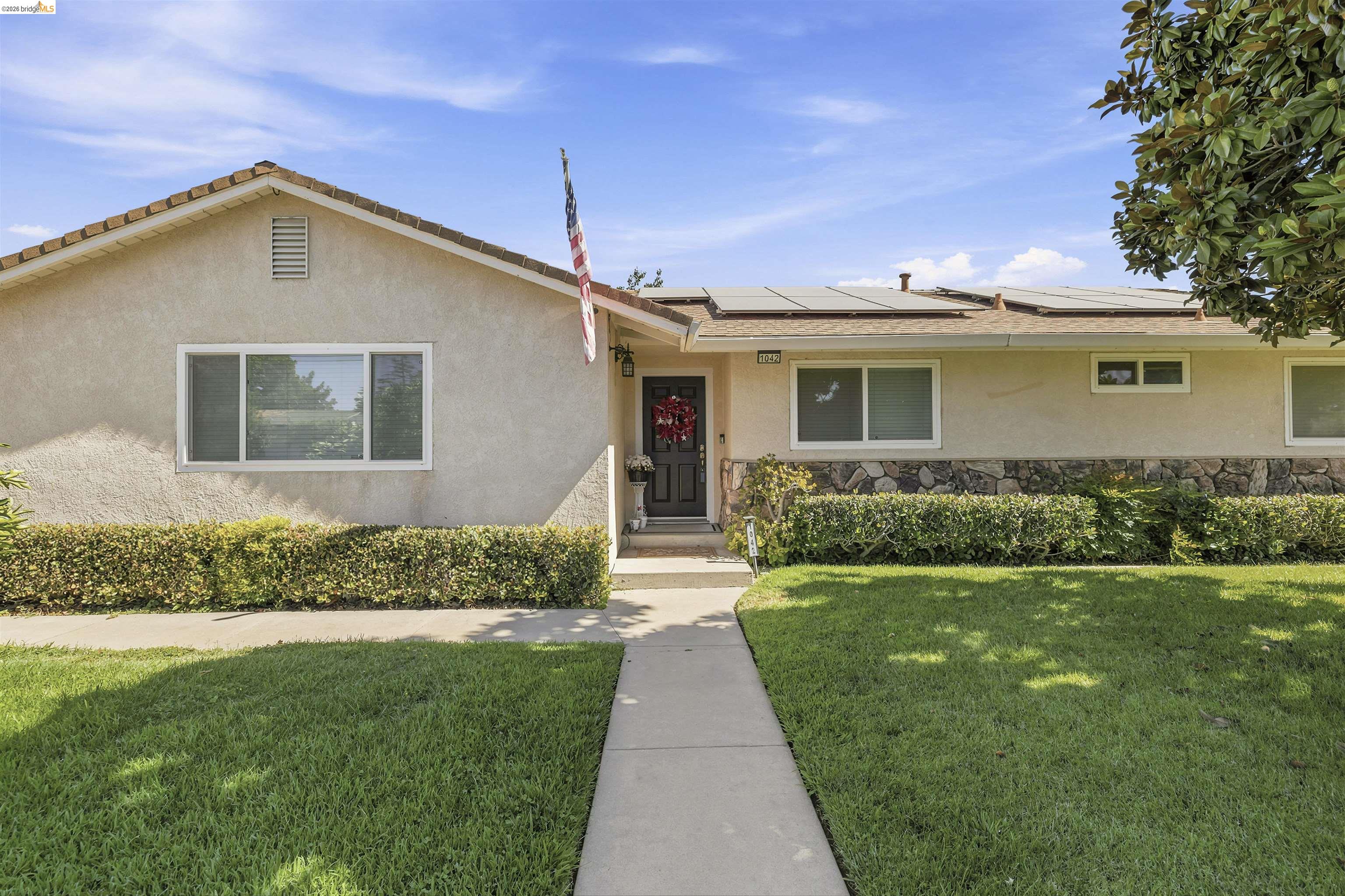 1042 Walnut St, Oakdale, CA 95361 photo 3