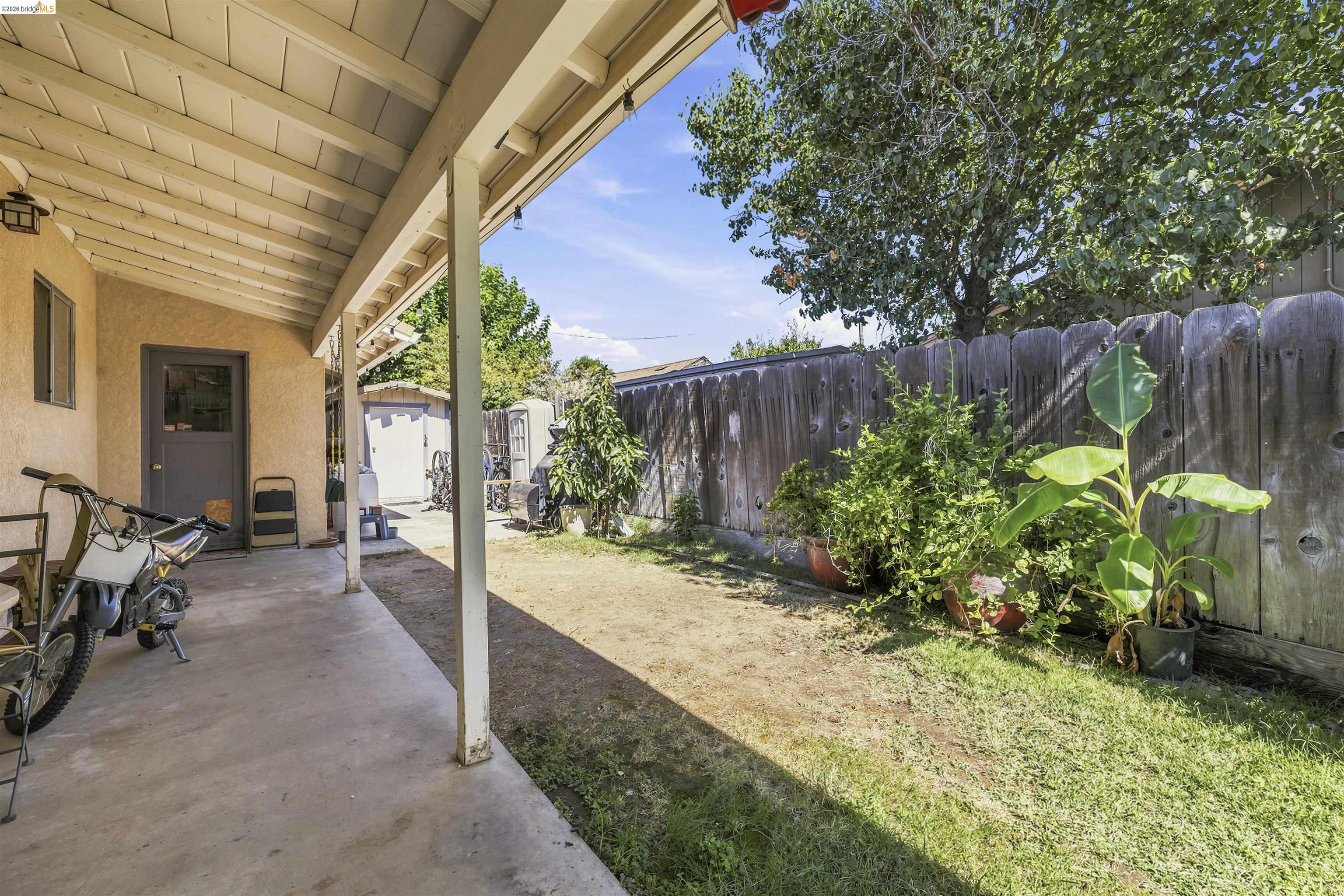 1042 Walnut St, Oakdale, CA 95361 photo 23