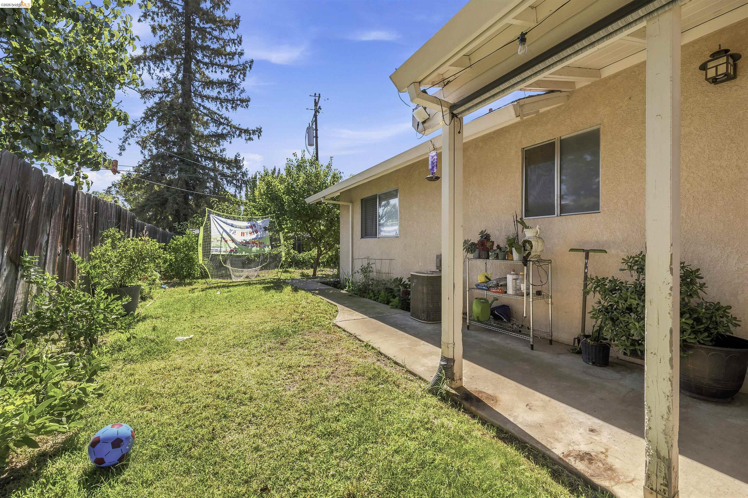 1042 Walnut St, Oakdale, CA 95361 photo 25