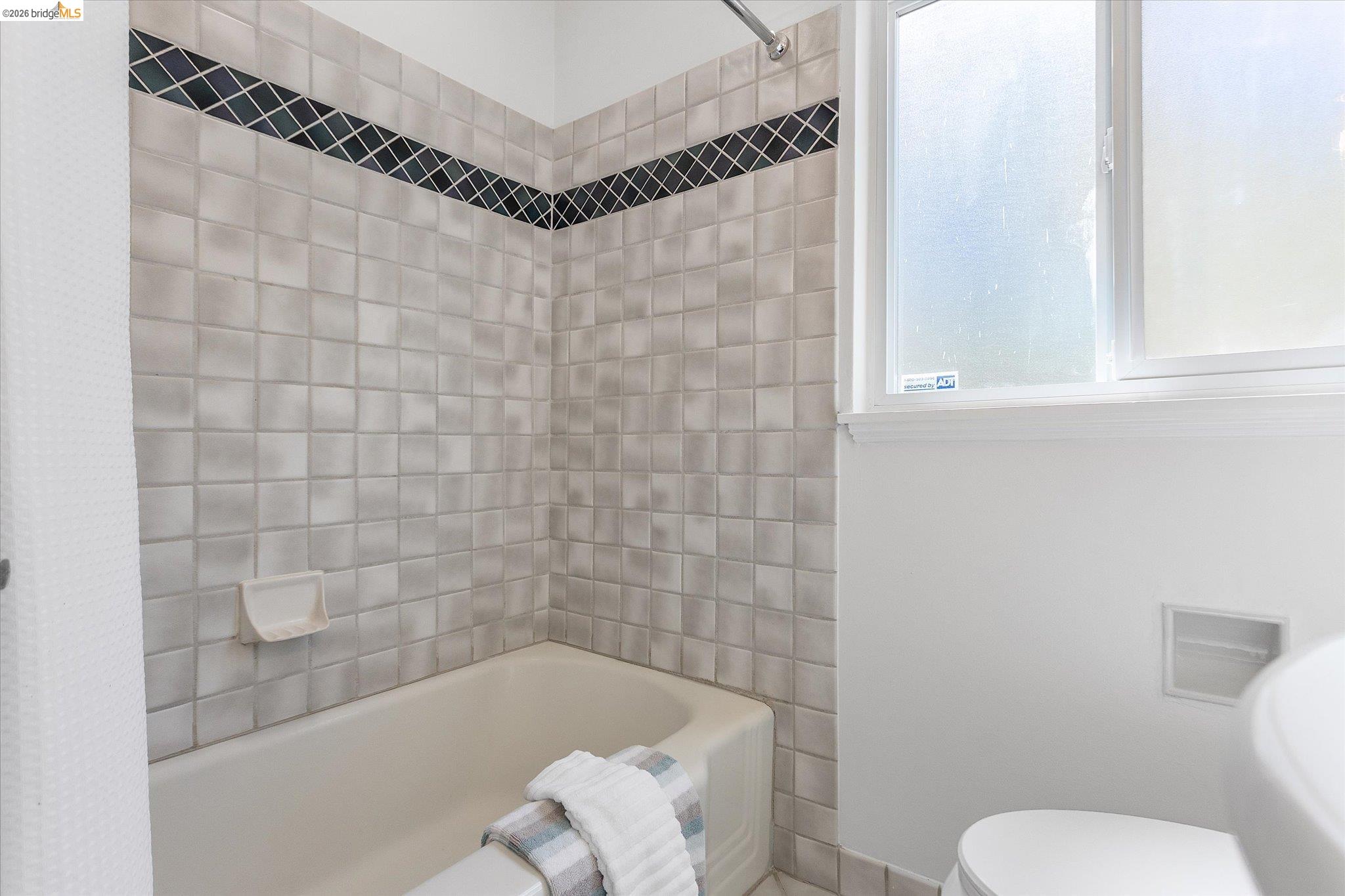 4436 Hyacinth Ave, Oakland CA 94619 — photo 25