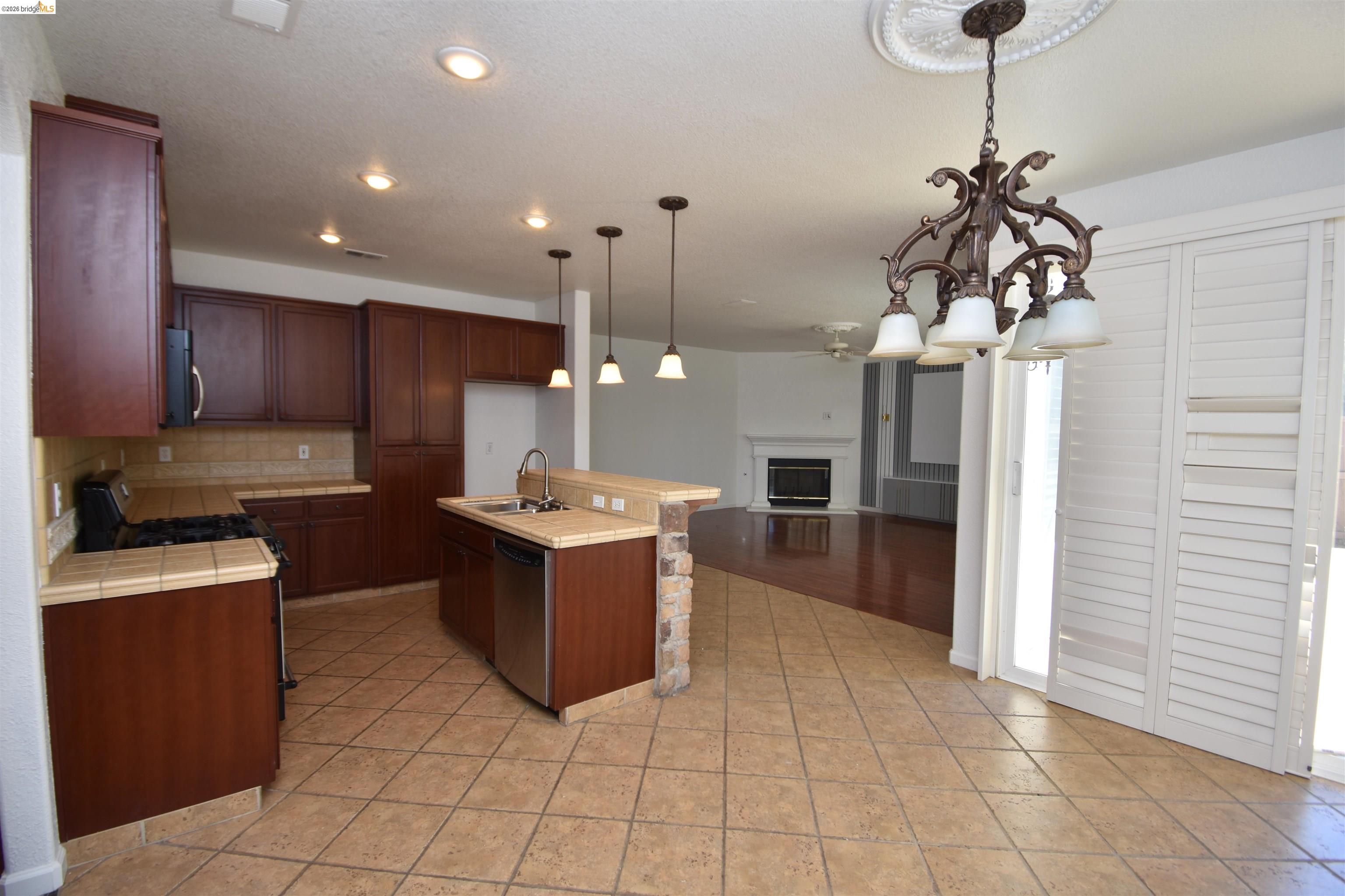 5548 Cortina Ln, Stockton CA 95219 — photo 6