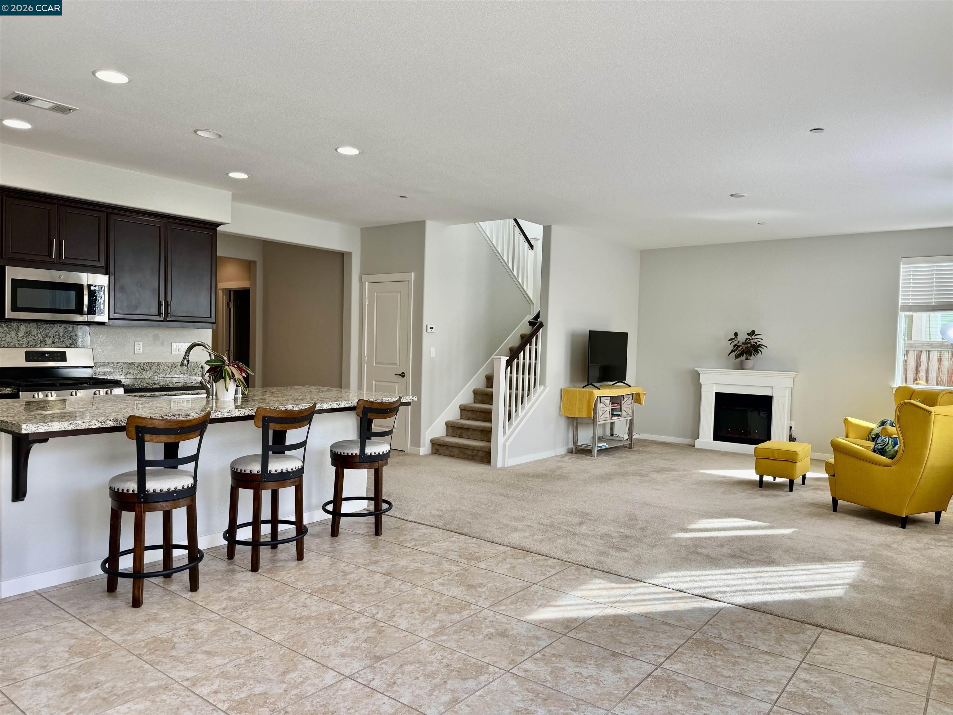 307 Birmingham Ct, Fairfield CA 94534 — photo 2
