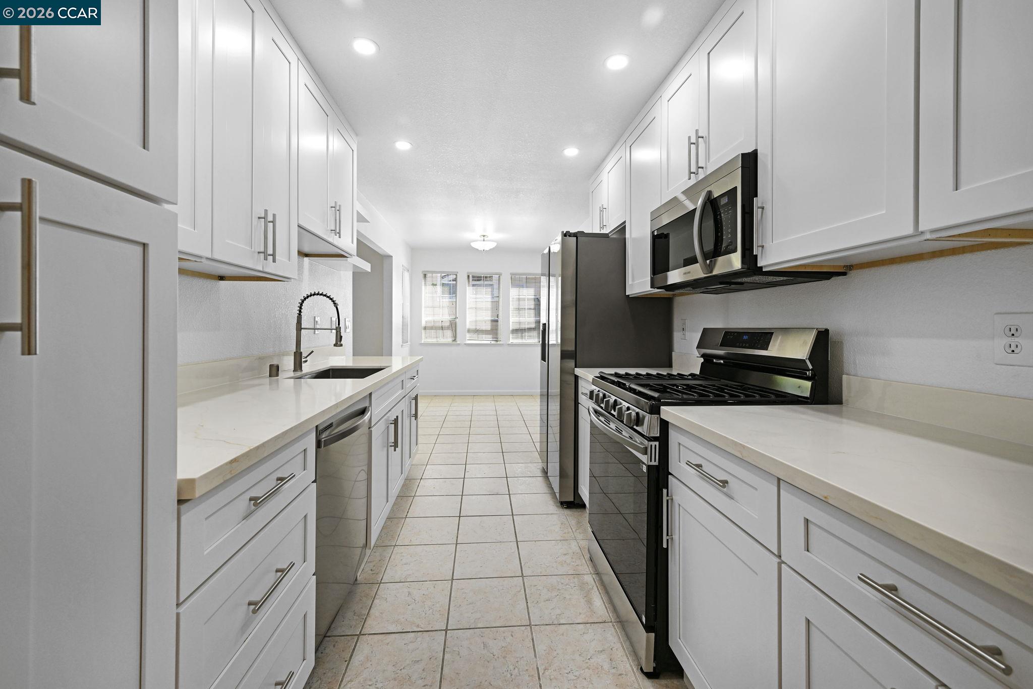 320 Warmcastle Court, Martinez CA 94553 — photo 8