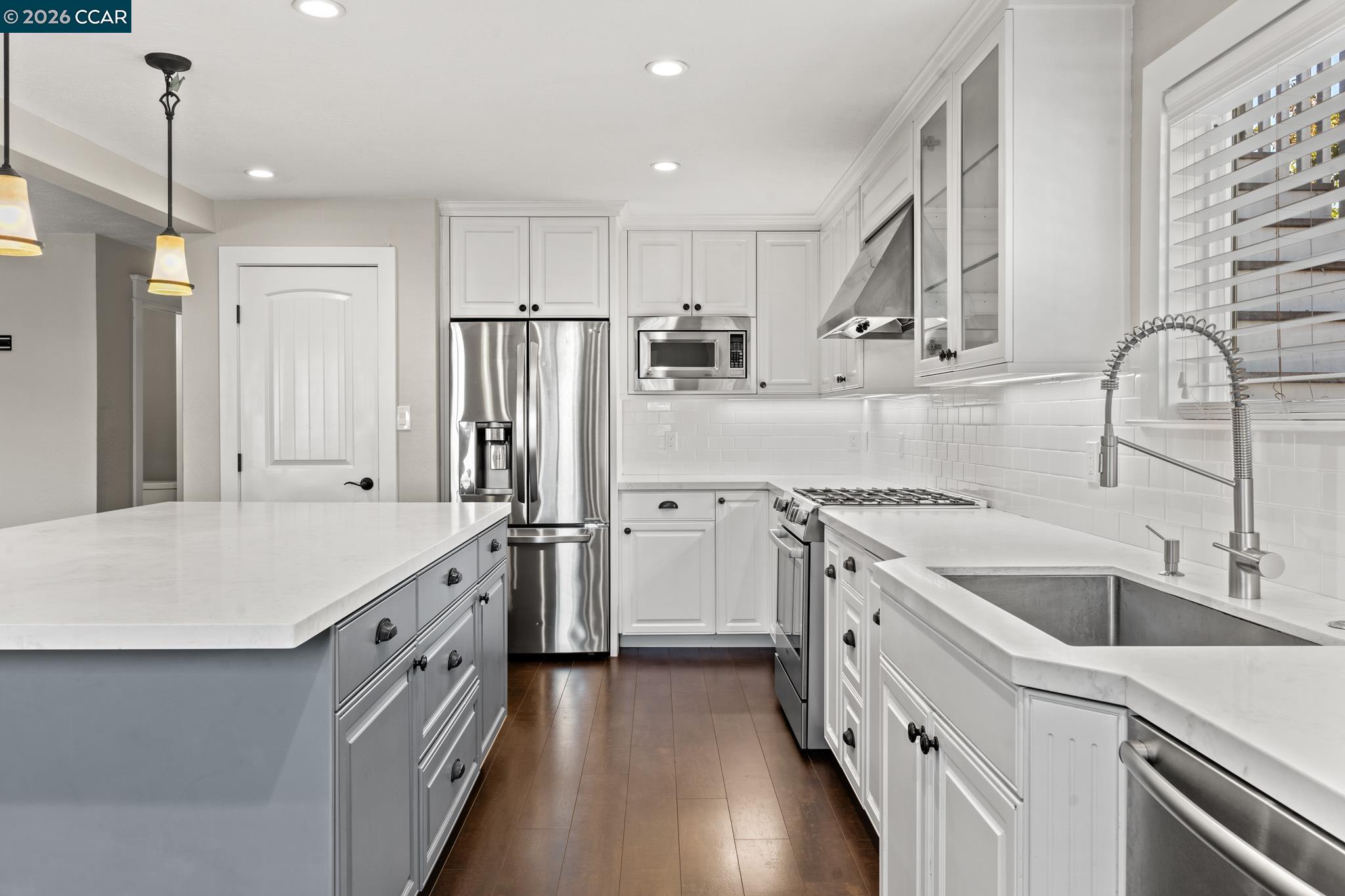 557 43Rd St, Oakland CA 94609 — photo 6