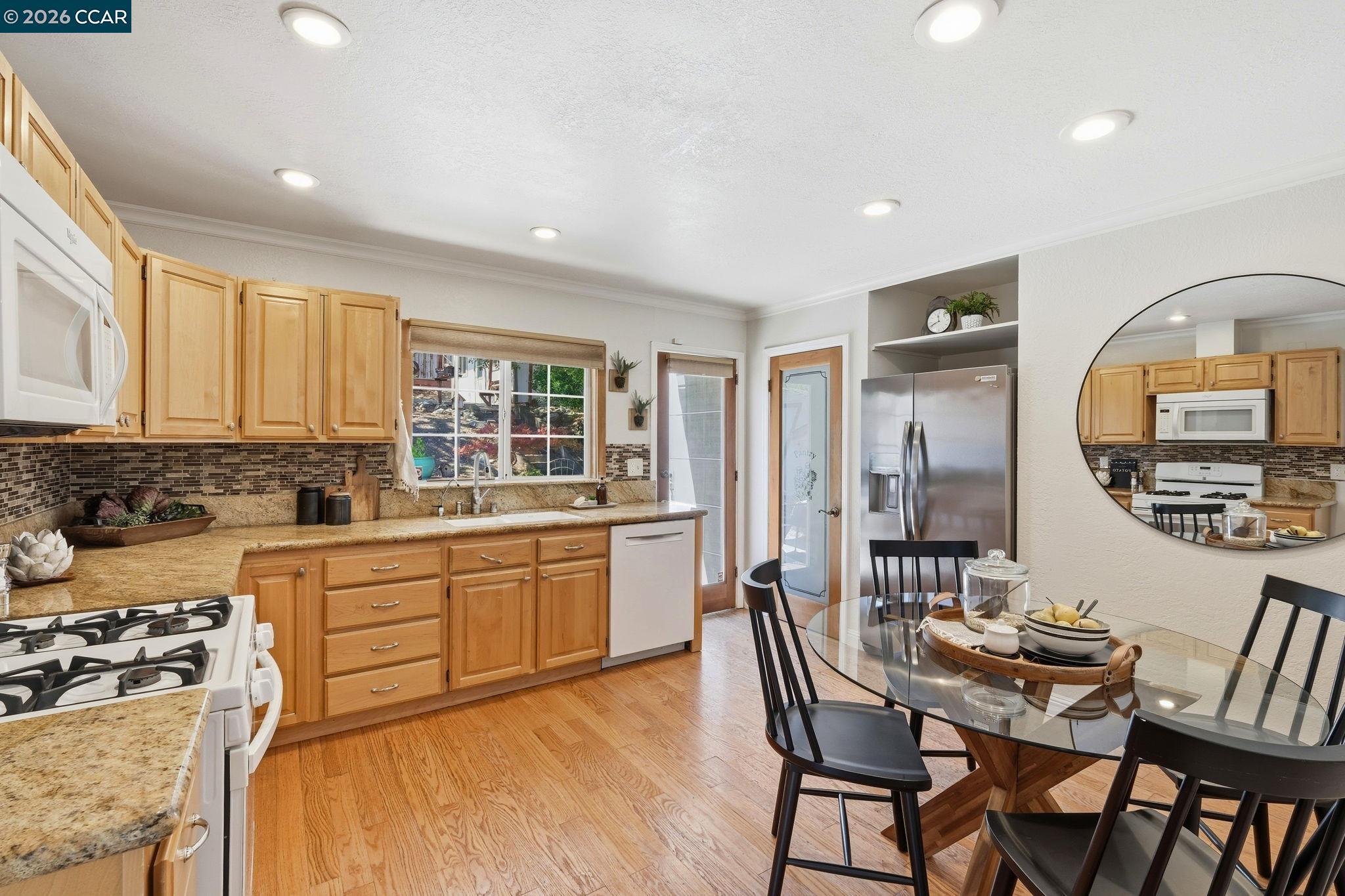 210 Vista Way, Martinez CA 94553 — photo 13
