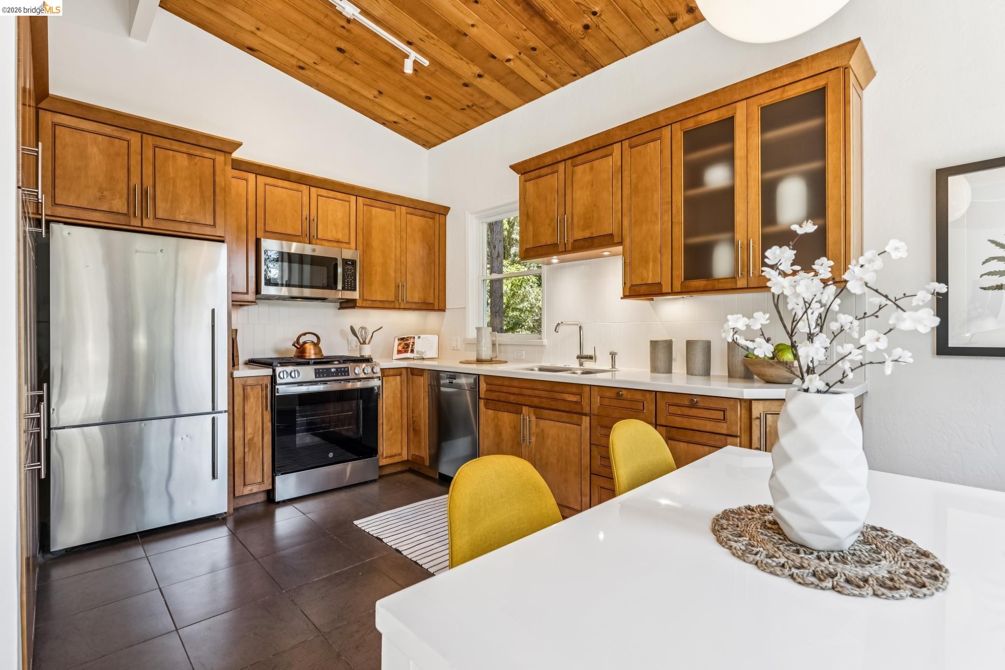 6645 Heather Ridge Way, Oakland CA 94611 — photo 3