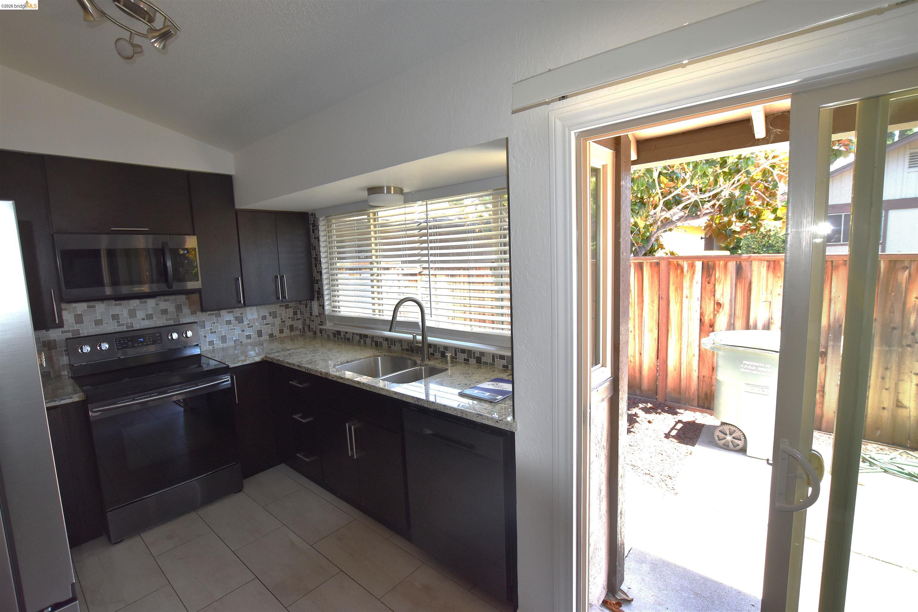 5551 Guadalupe Ct, Concord CA 94521 — photo 3