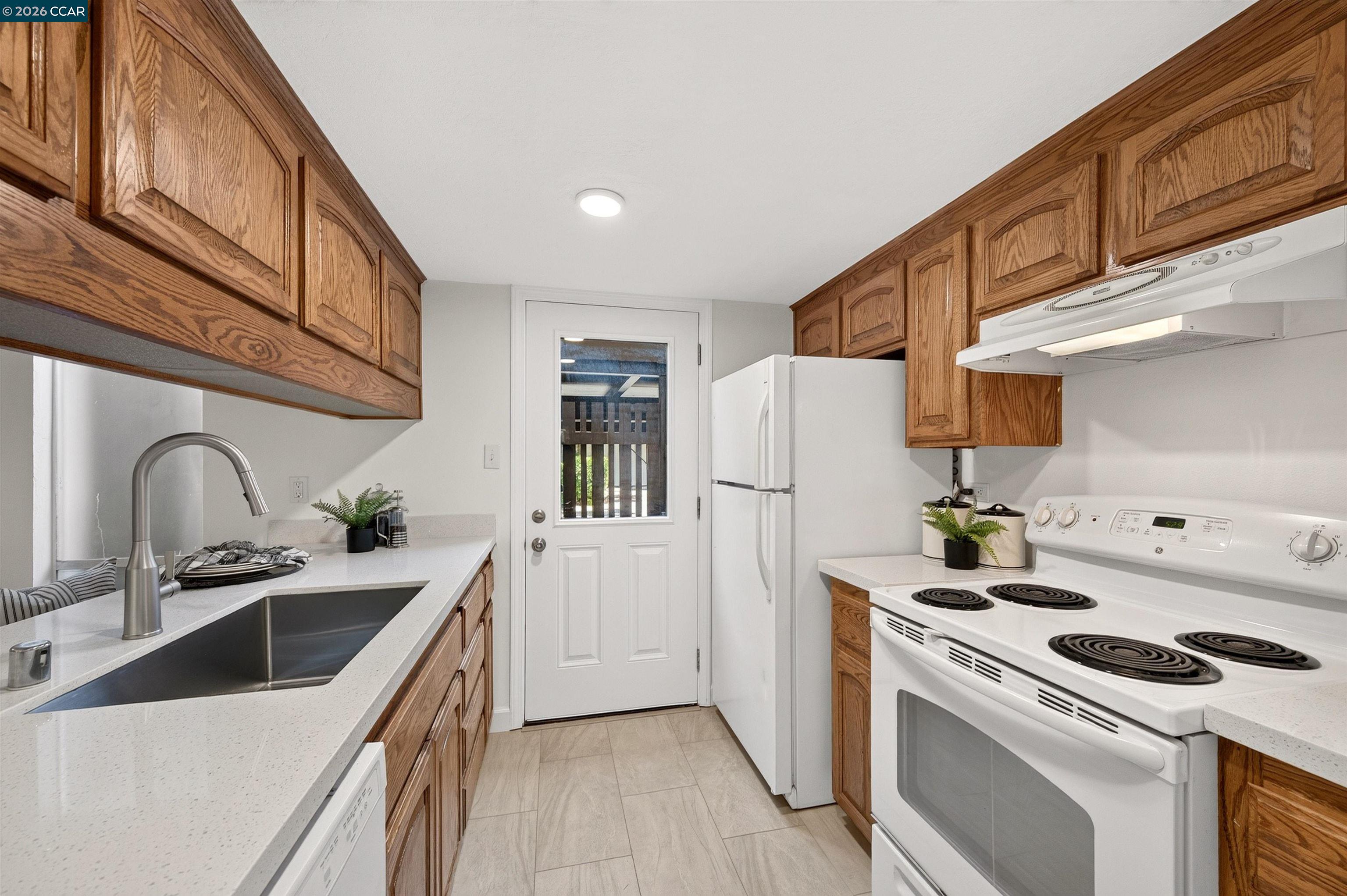 5491 Roundtree Dr # C, Concord CA 94521 — photo 9