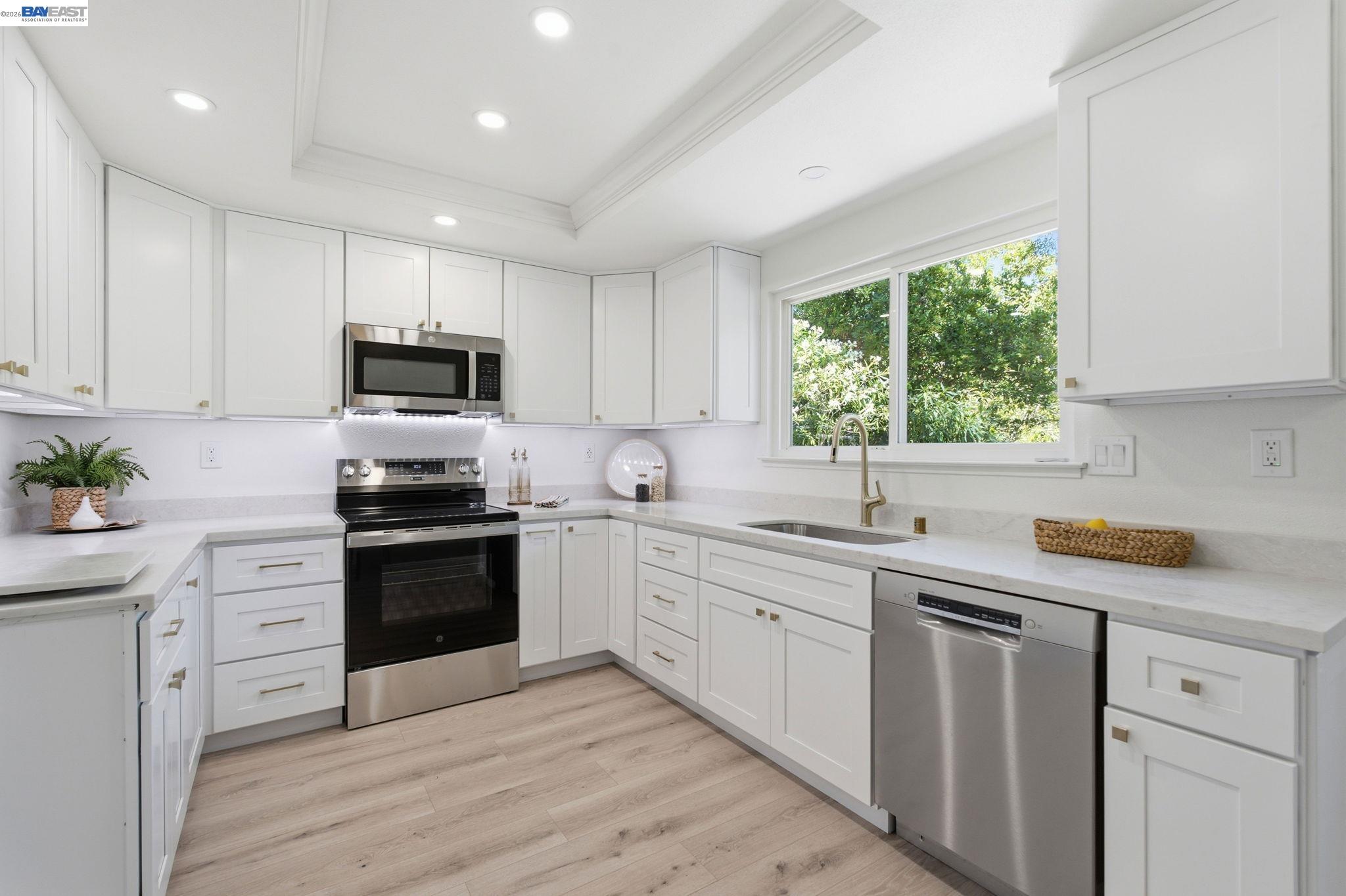 935 Granite Ct, Martinez CA 94553 — photo 8