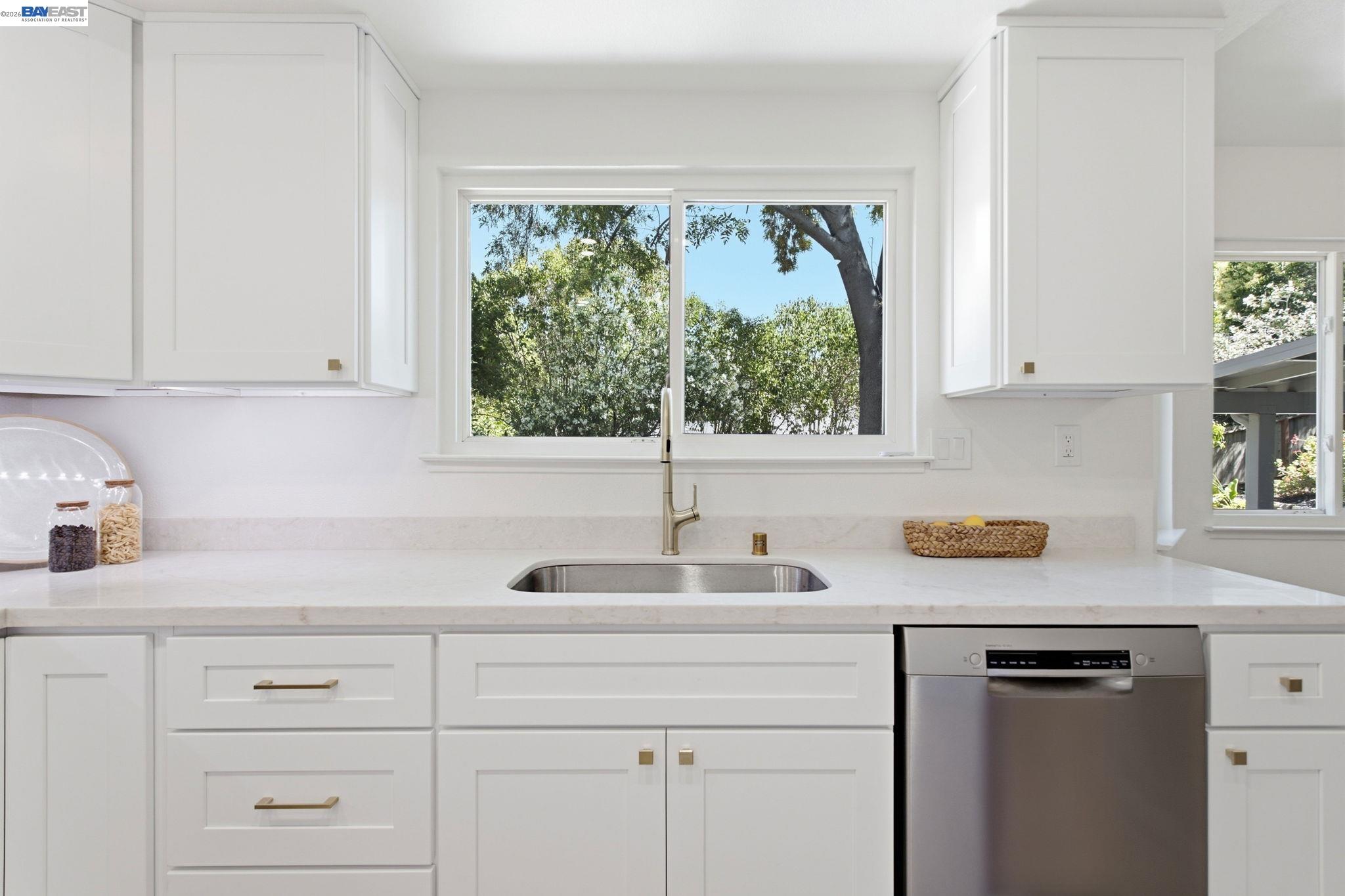 935 Granite Ct, Martinez CA 94553 — photo 10