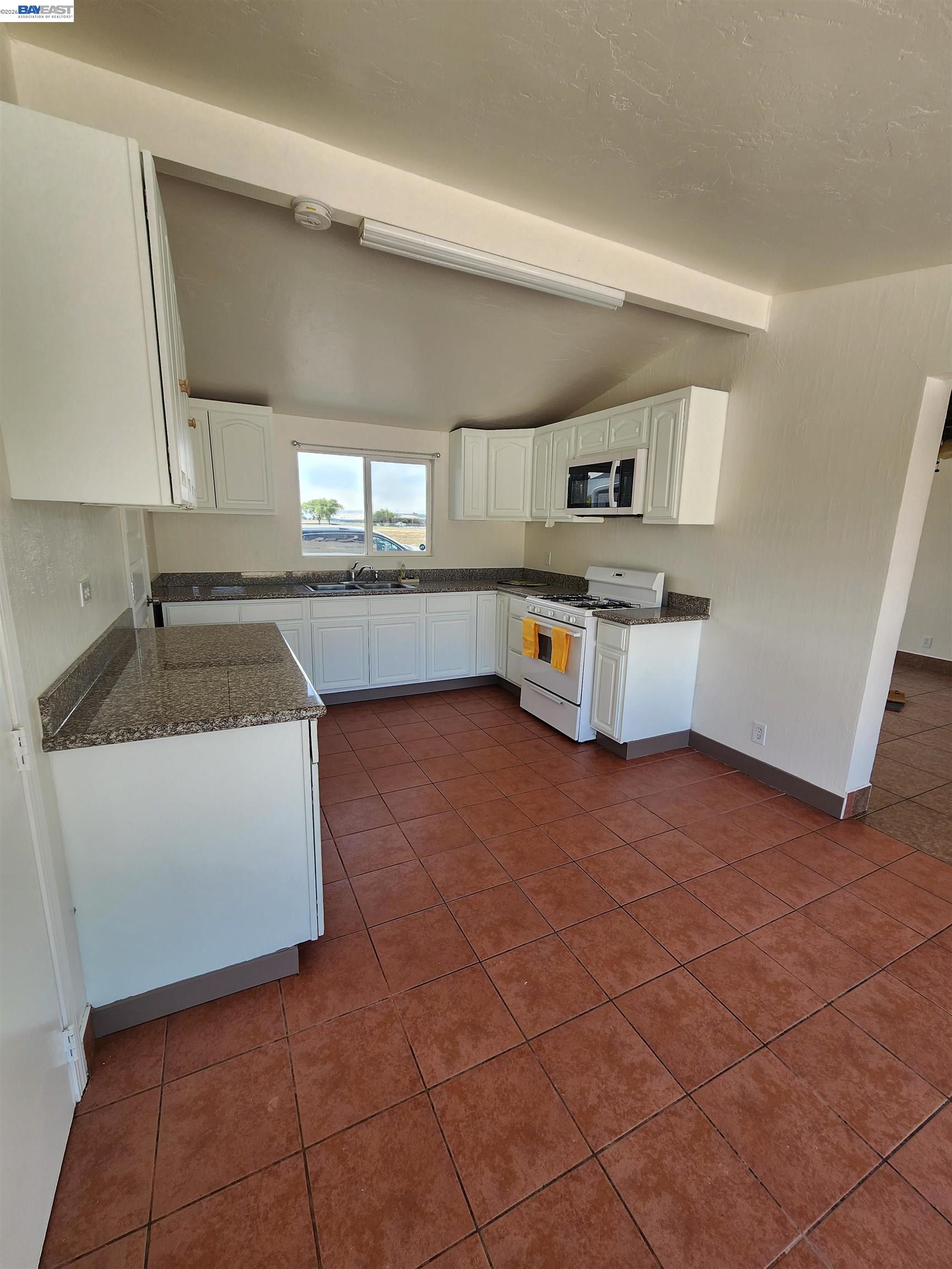 1238 Maryland Ave, Los Banos CA 93635 — photo 5