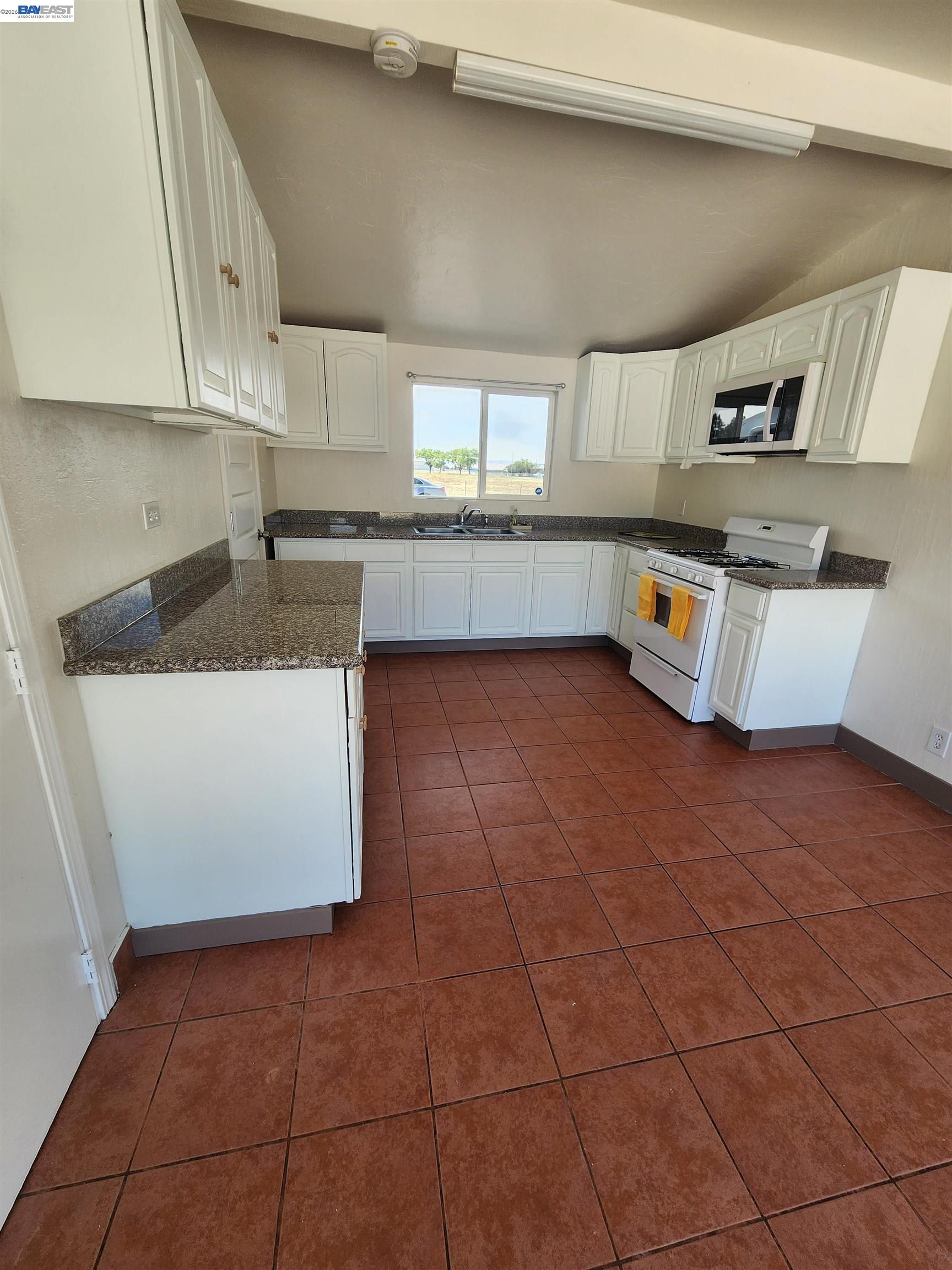 1238 Maryland Ave, Los Banos CA 93635 — photo 8